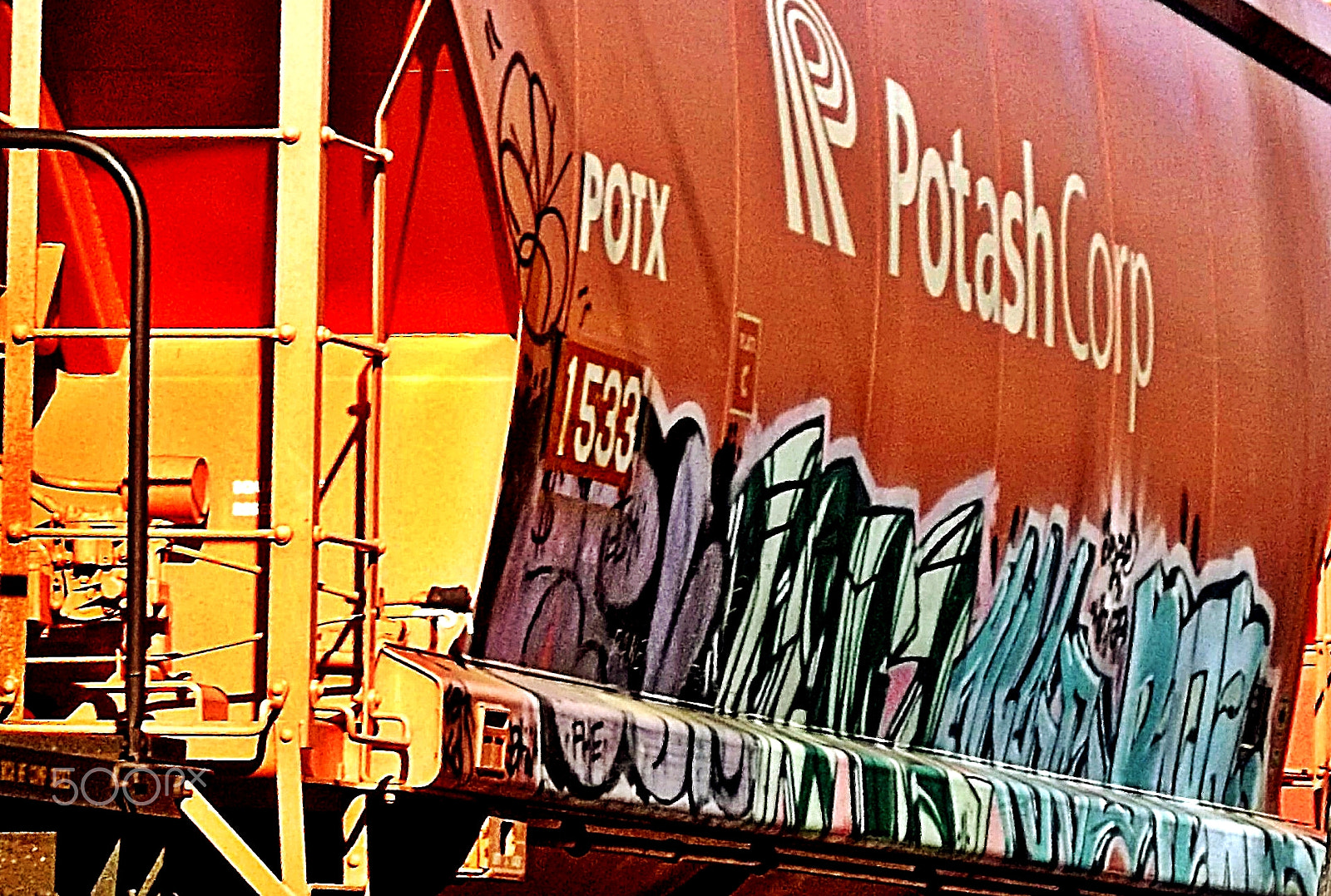 Kodak EASYSHARE M575 DIGITAL CAMERA sample photo. Train graffiti photography