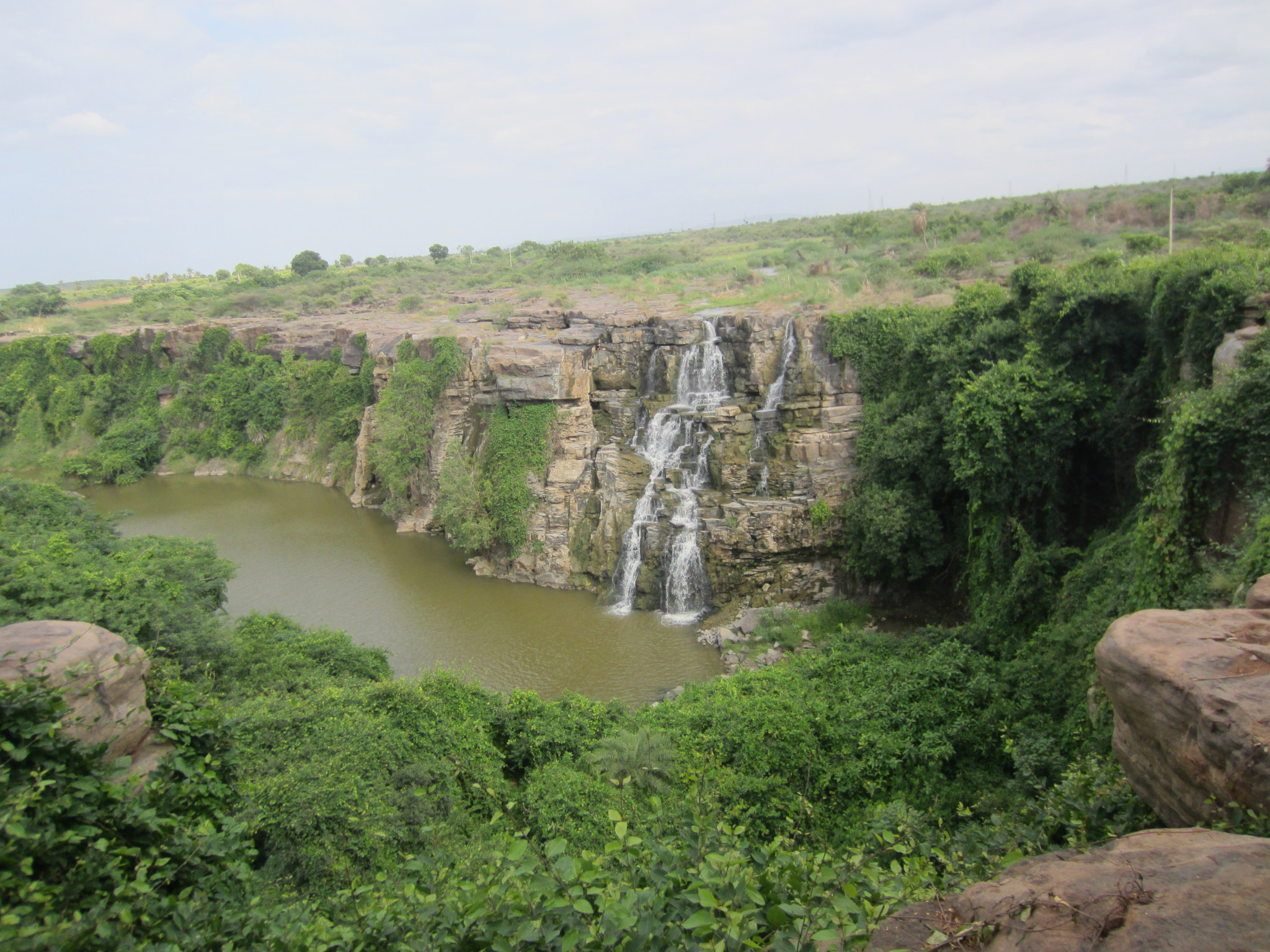Canon PowerShot ELPH 300 HS (IXUS 220 HS / IXY 410F) sample photo. Ethipothala waterfalls photography