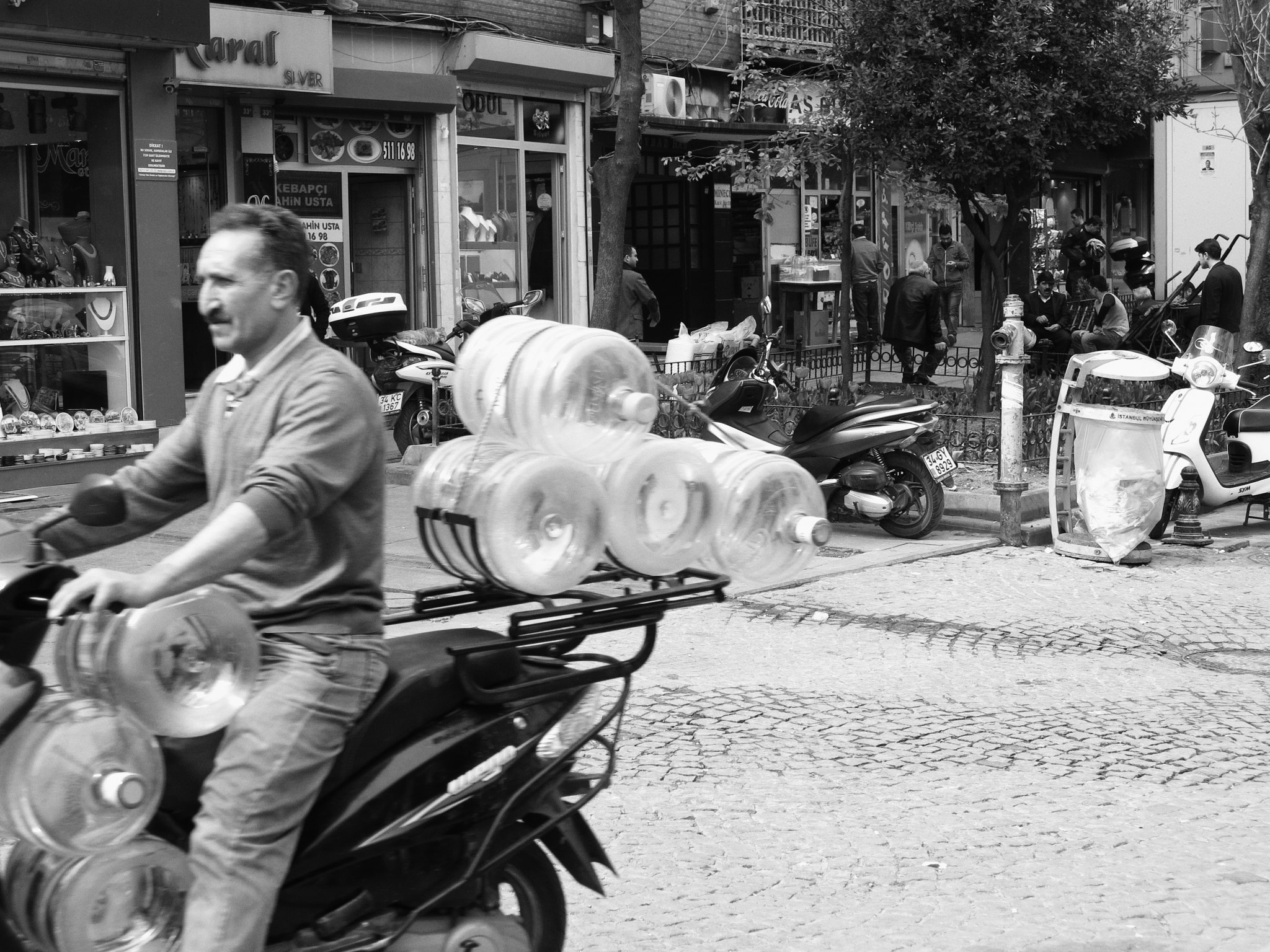 Canon PowerShot G15 sample photo. Istanbul streetlife photography