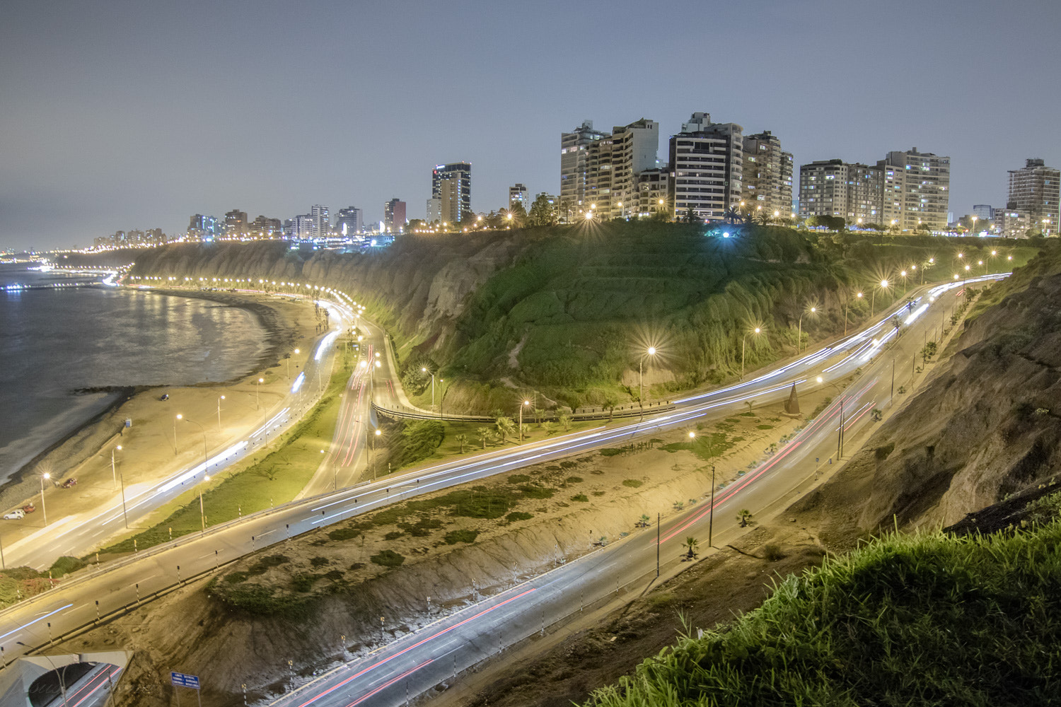 Canon EOS 760D (EOS Rebel T6s / EOS 8000D) + Tokina AT-X Pro 11-16mm F2.8 DX sample photo. Lima, peru photography