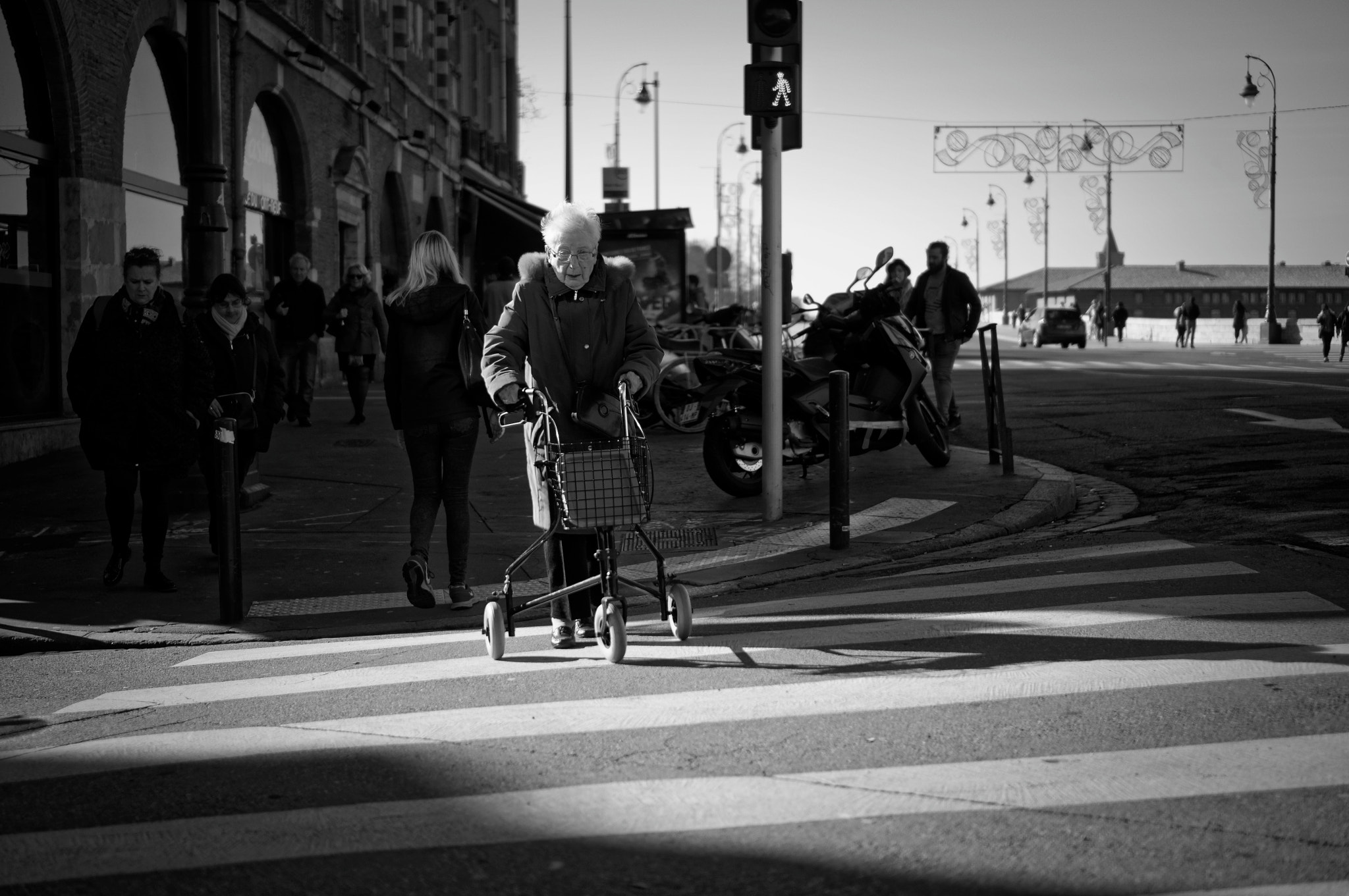 Sony Alpha NEX-6 + Sony E 35mm F1.8 OSS sample photo. The old woman with 3 wheels photography