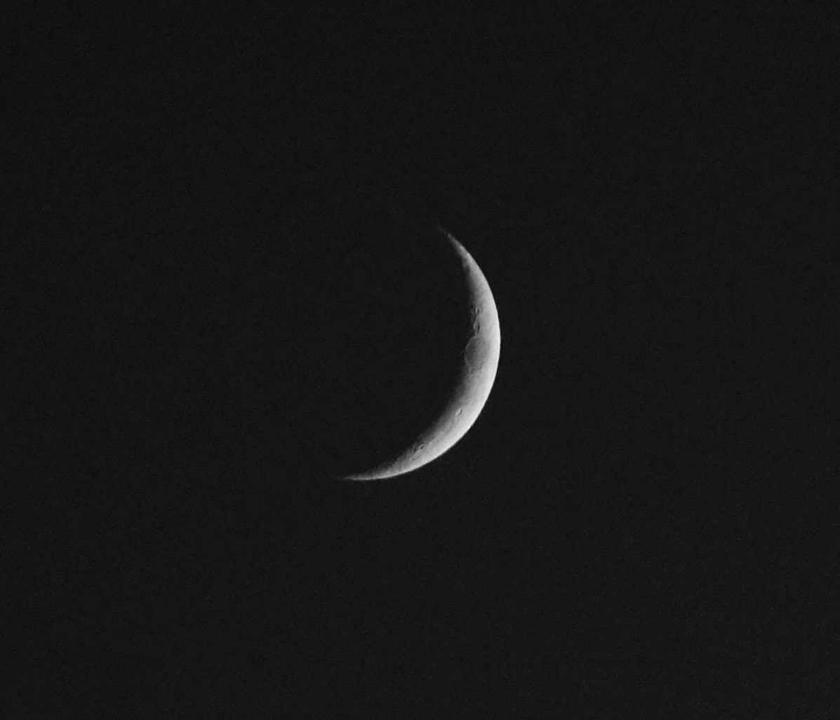 Sony E 18-200mm F3.5-6.3 OSS sample photo. Moon photography