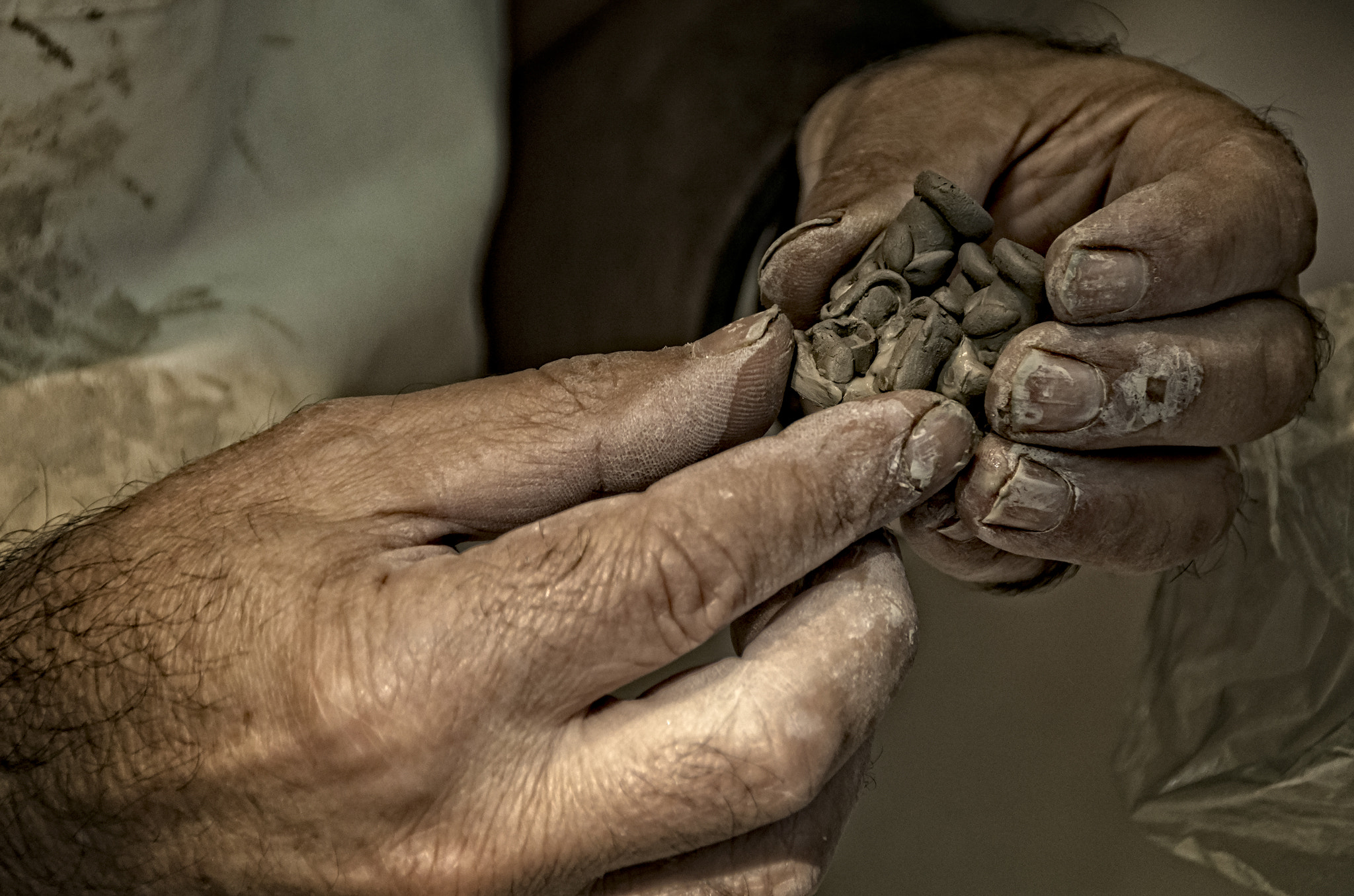 Pentax K-30 + Sigma 18-200mm F3.5-6.3 II DC OS HSM sample photo. Working hands photography