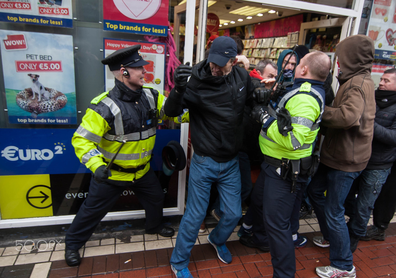 Canon EOS-1D Mark III sample photo. Garda members trying to stop a fight after a protest in dublin town photography