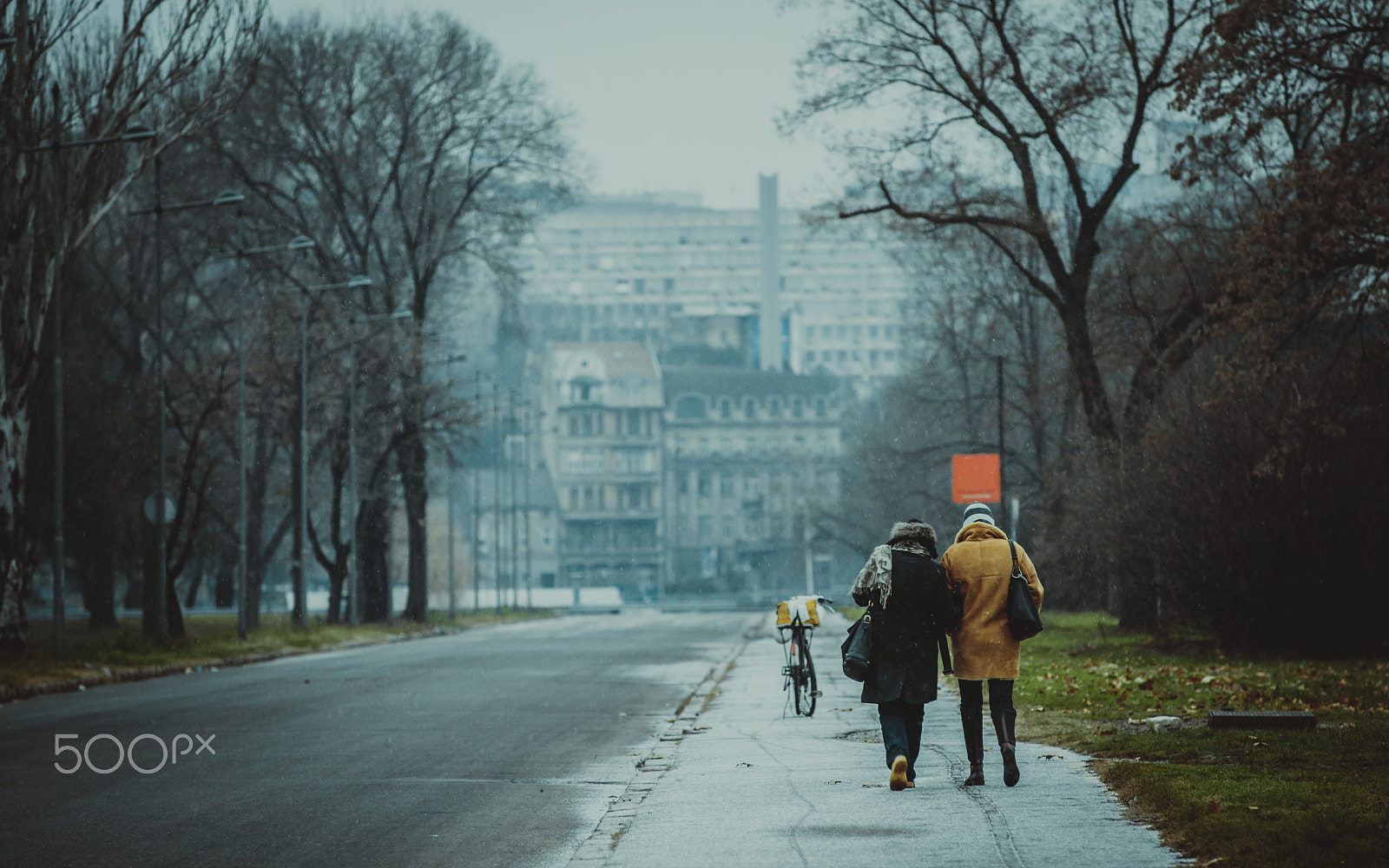 Minolta AF 80-200mm F2.8 HS-APO G sample photo. Winter on city streets photography