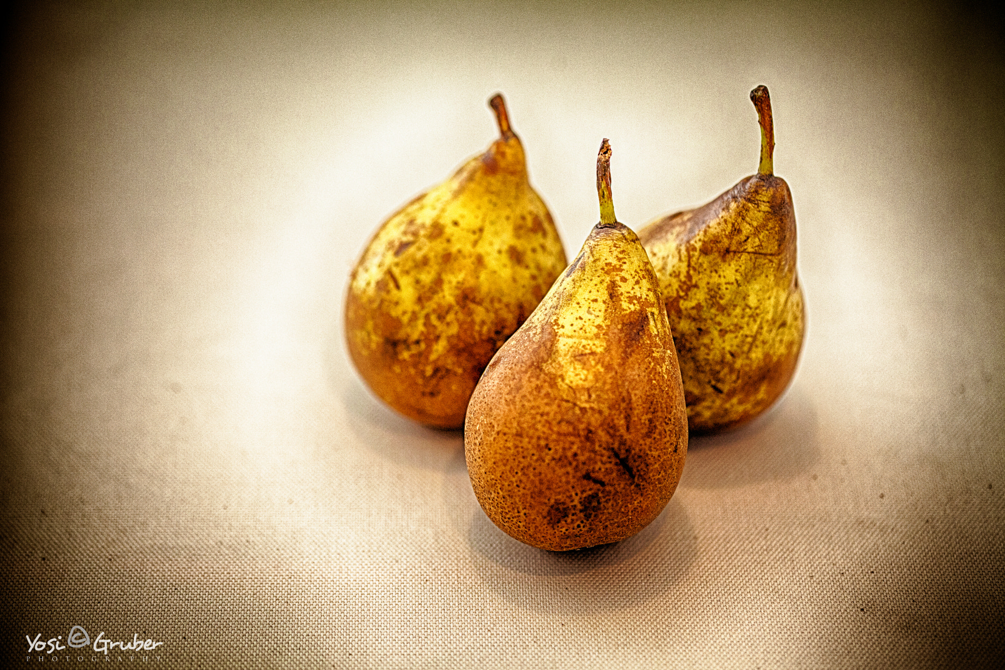 Canon EF 100mm F2.8 Macro USM sample photo. Three pears photography