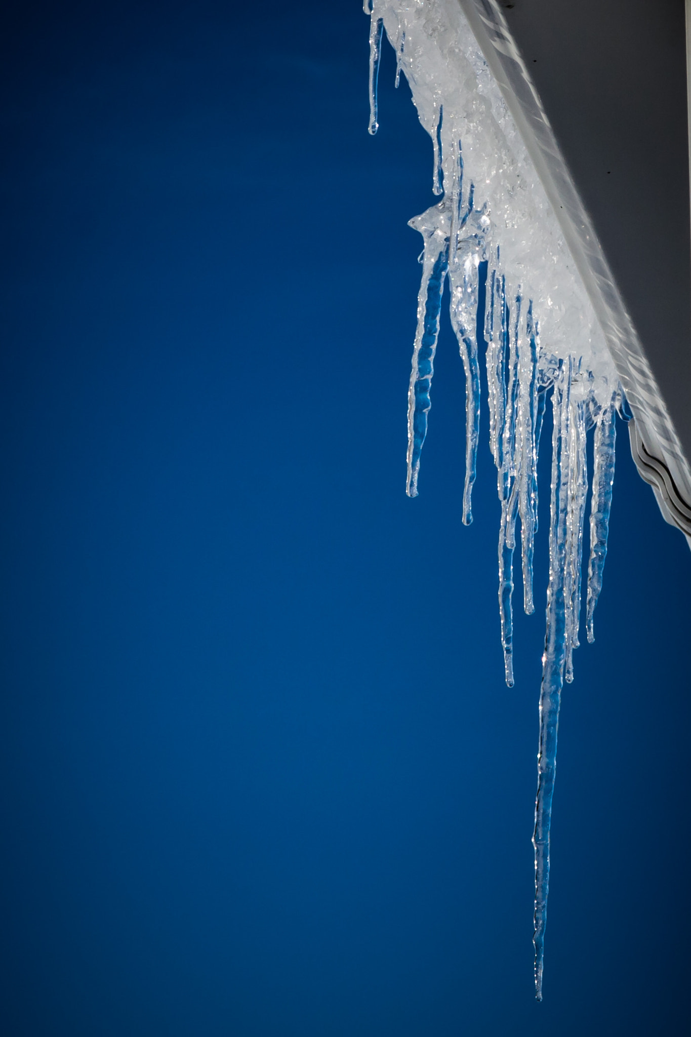 Sigma 17-70mm F2.8-4 DC Macro OS HSM sample photo. Ice dripping photography