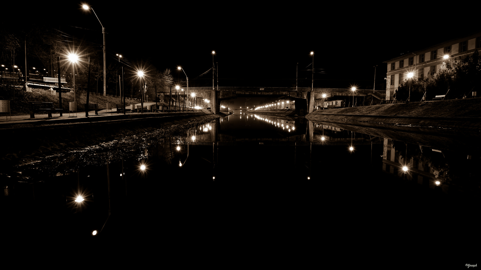 Sony FE 28mm F2 sample photo. Cold night. photography
