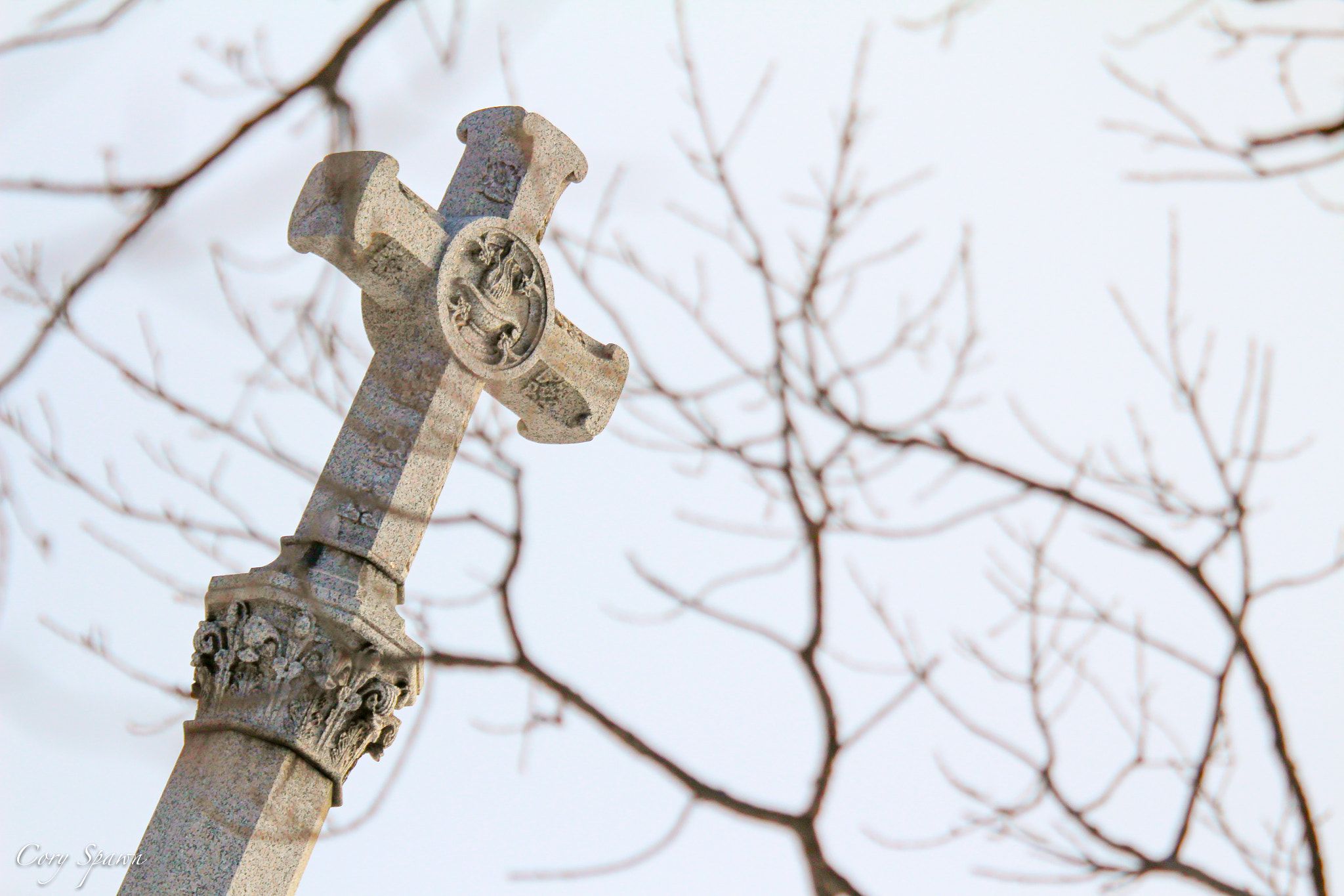 Canon EF 100-400mm F4.5-5.6L IS USM sample photo. Cross monument photography