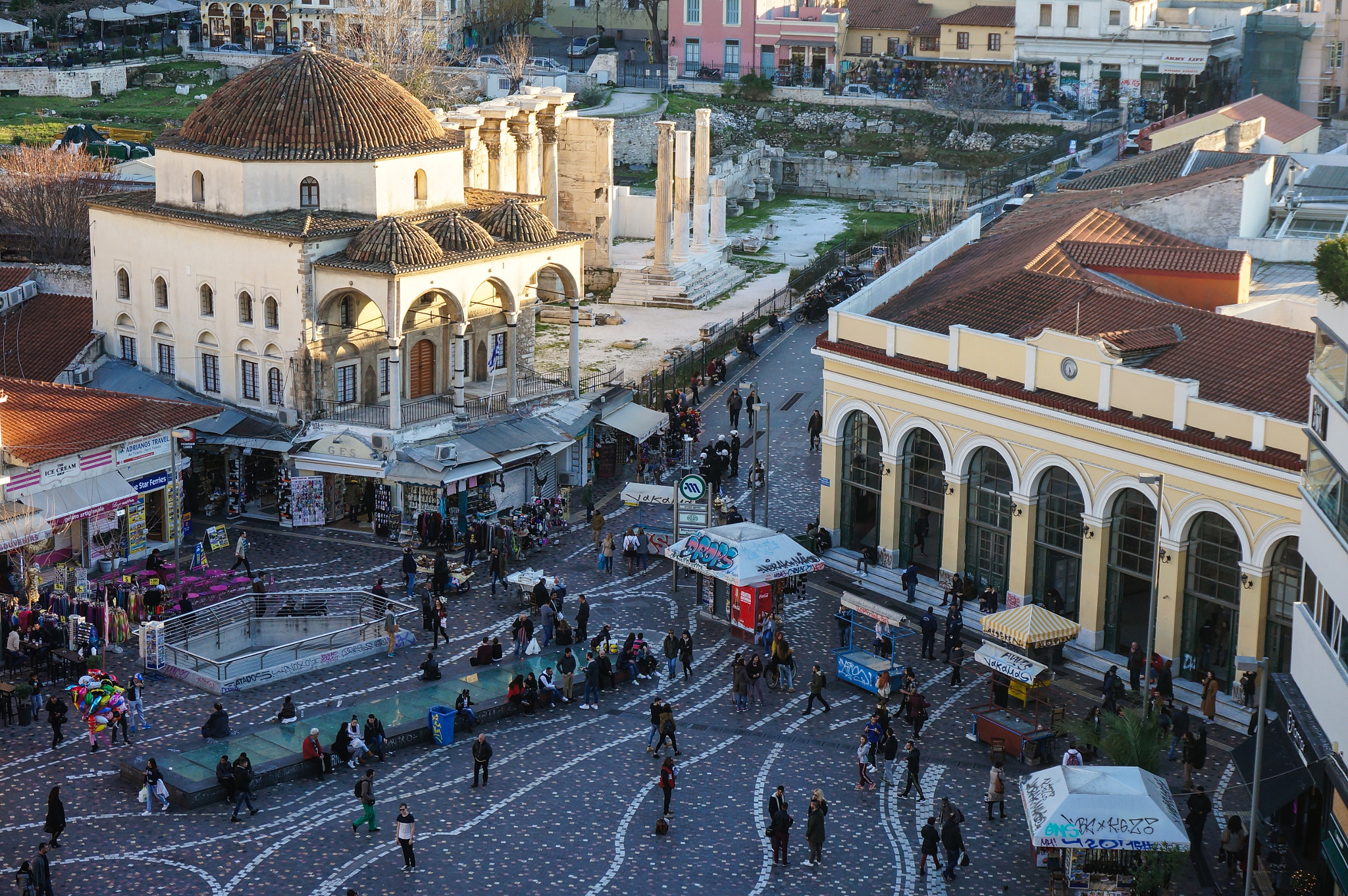 Sony Alpha NEX-5N + Sony E 16-50mm F3.5-5.6 PZ OSS sample photo. Monastiraki square photography