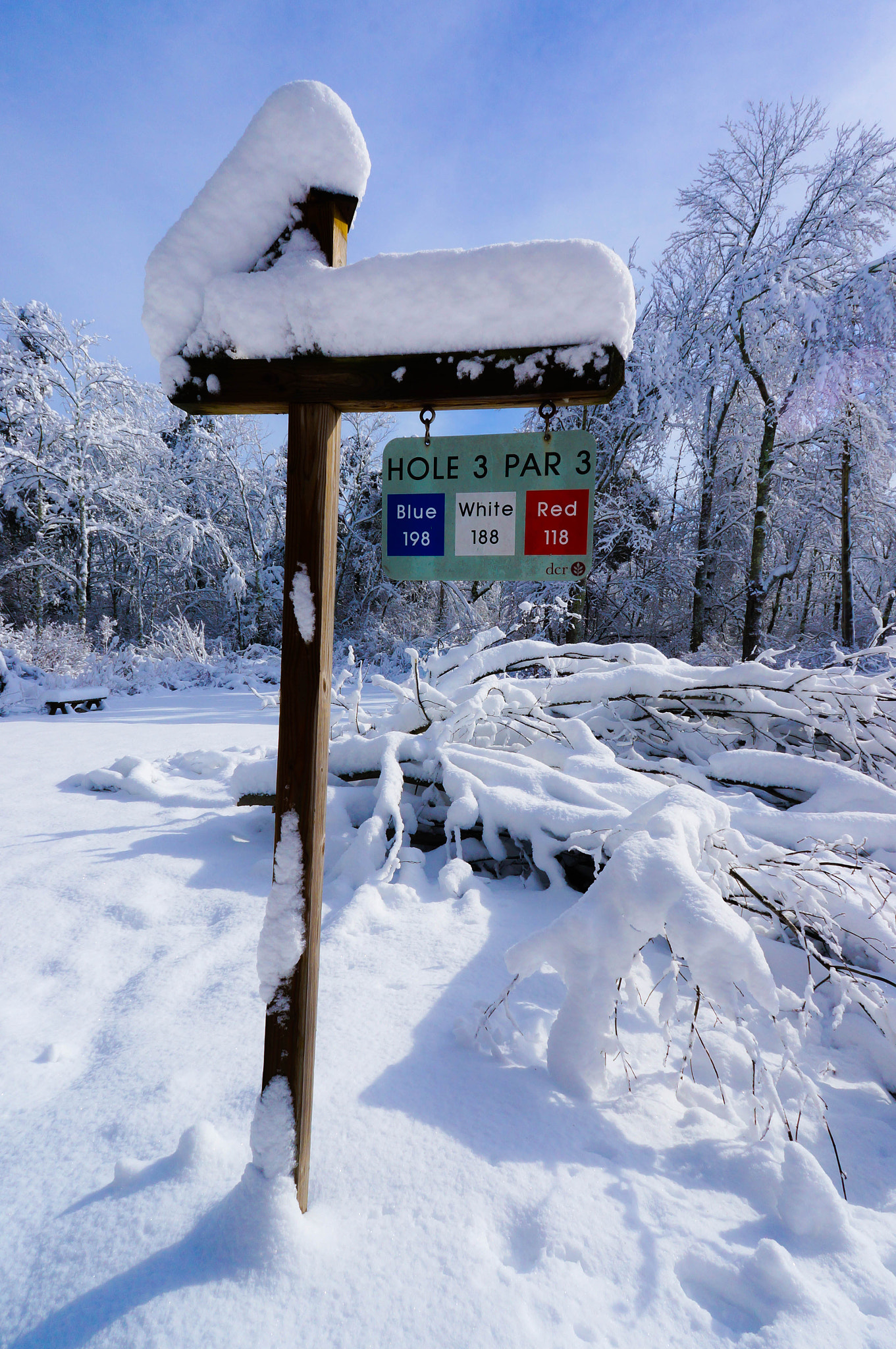 Sony Alpha NEX-6 + Sony E 16mm F2.8 sample photo. Hole 3 par 3 photography