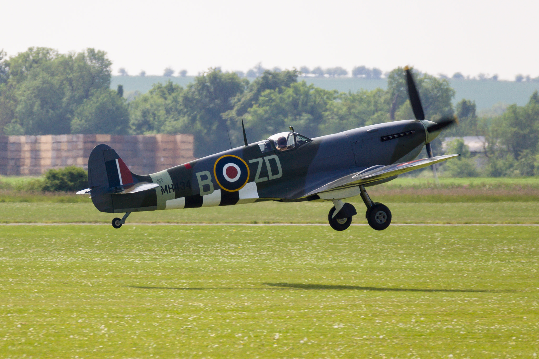 Sony 70-300mm F4.5-5.6 G SSM sample photo. Spitfire takes off photography