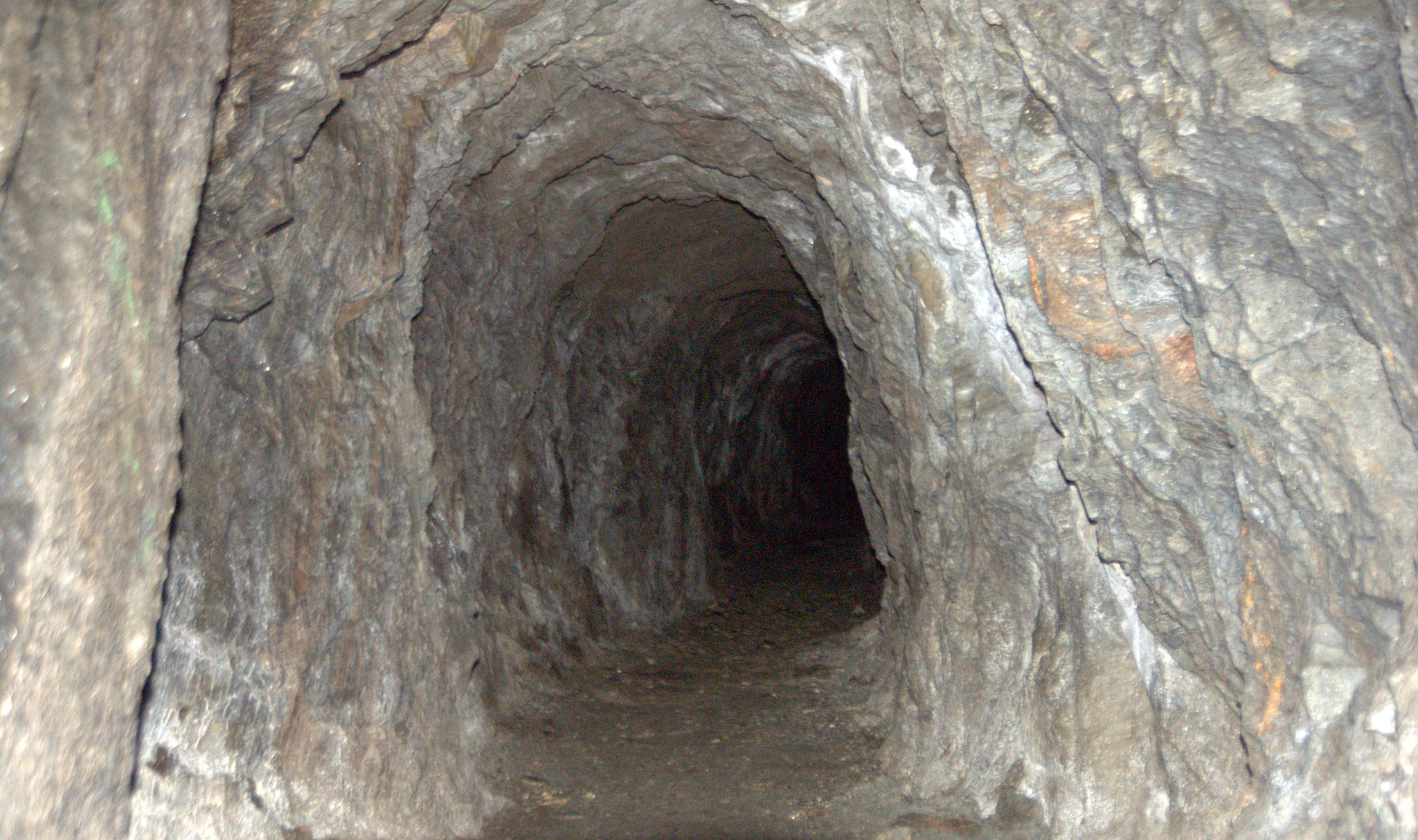 Sony Alpha DSLR-A300 sample photo. Glow worm cave photography