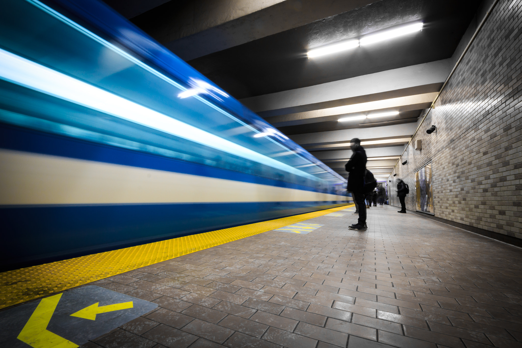 Sigma 10-20mm F4-5.6 EX DC HSM sample photo. Montreal metro photography
