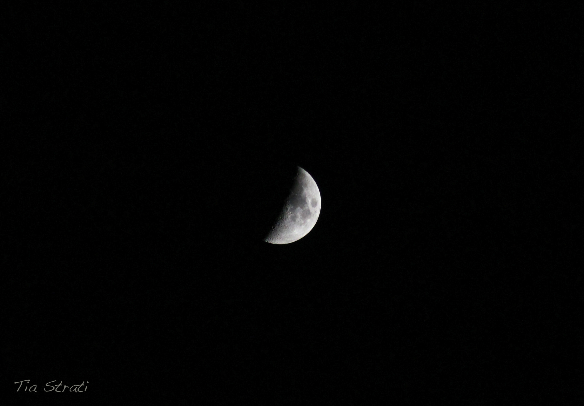 Canon EF 80-200mm F4.5-5.6 II sample photo. Half moon photography