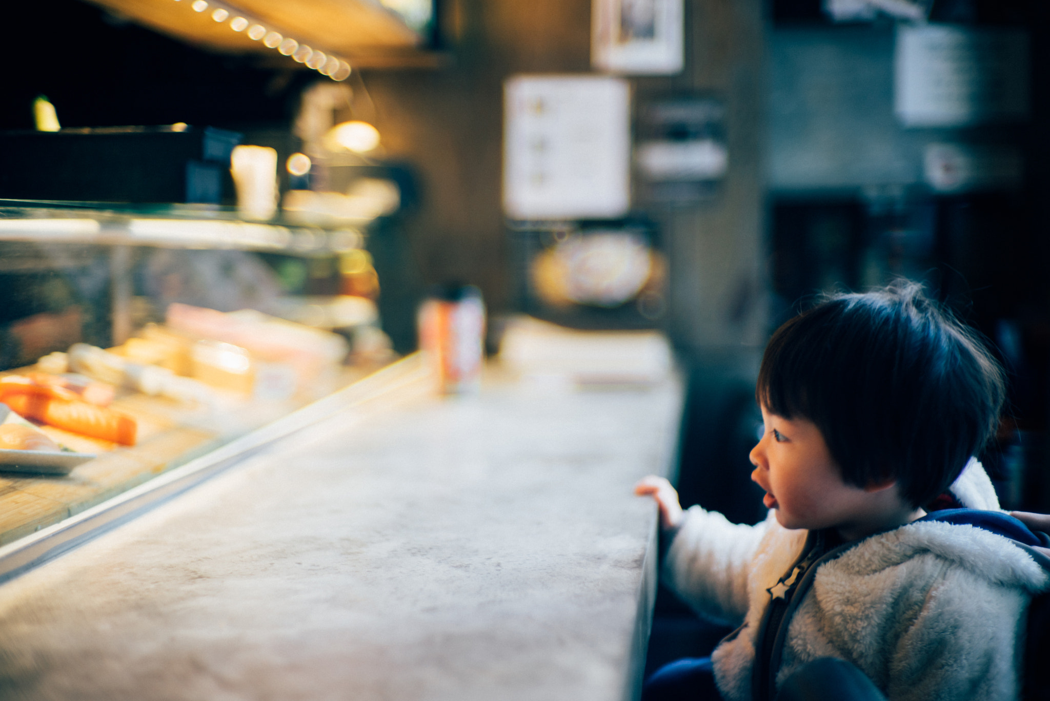 Noctilux-M 1:1/50 sample photo. Sushi time!!! photography
