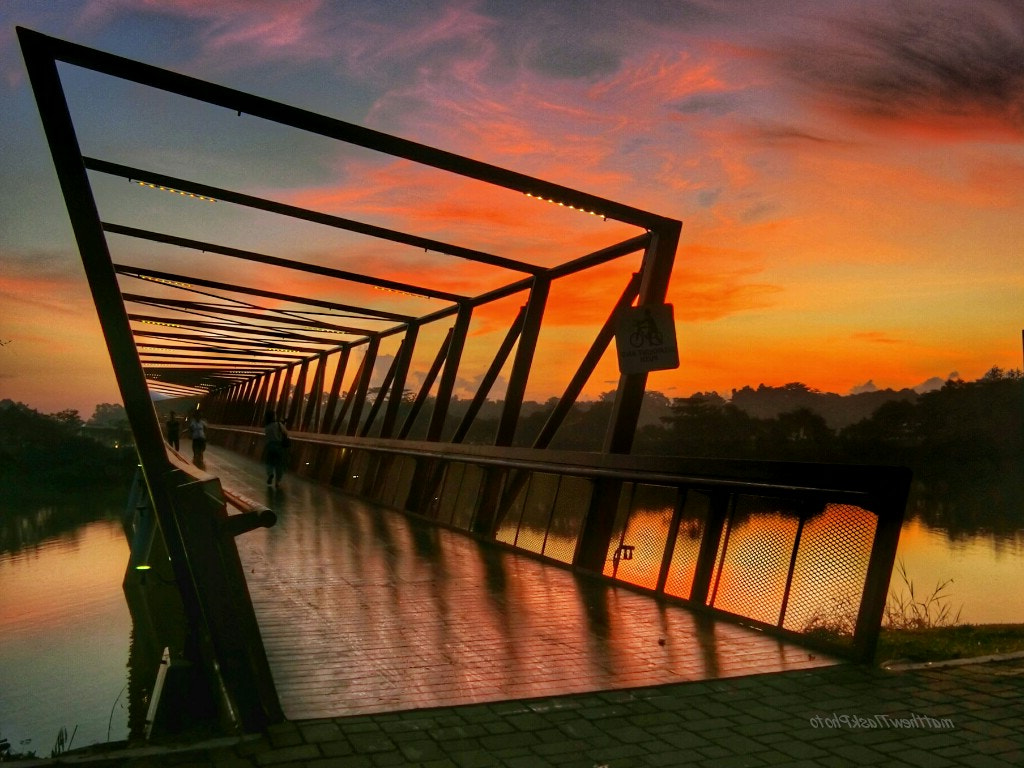 CASIO EX-100 sample photo. Burning bridge photography