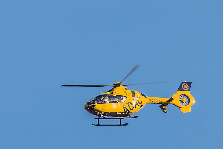 Canon EF 300mm F4L IS USM sample photo. Rettungshubschrauber photography
