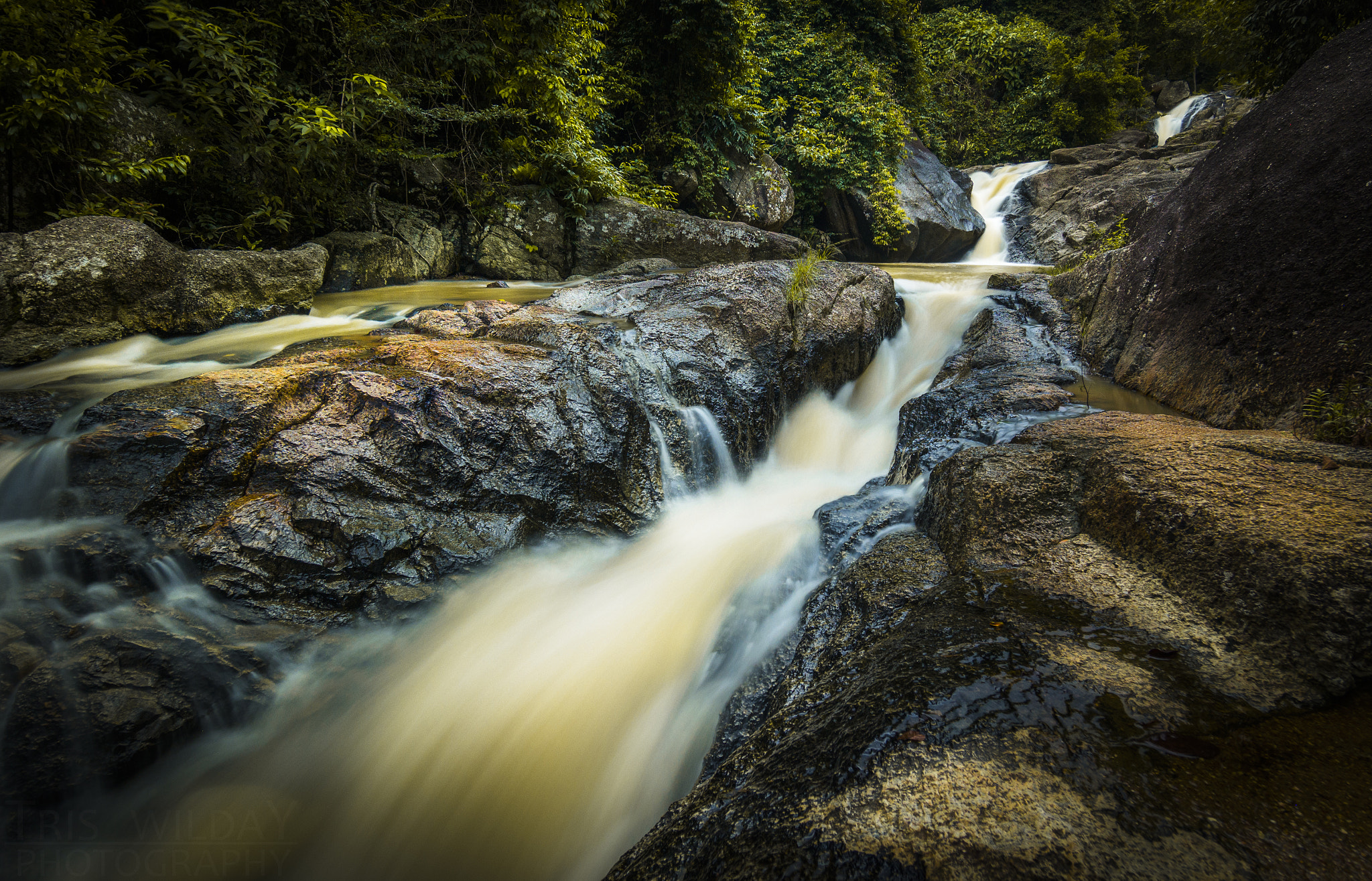 Samsung NX300 + Samsung NX 12-24mm F4-5.6 ED sample photo. Saampan falls photography