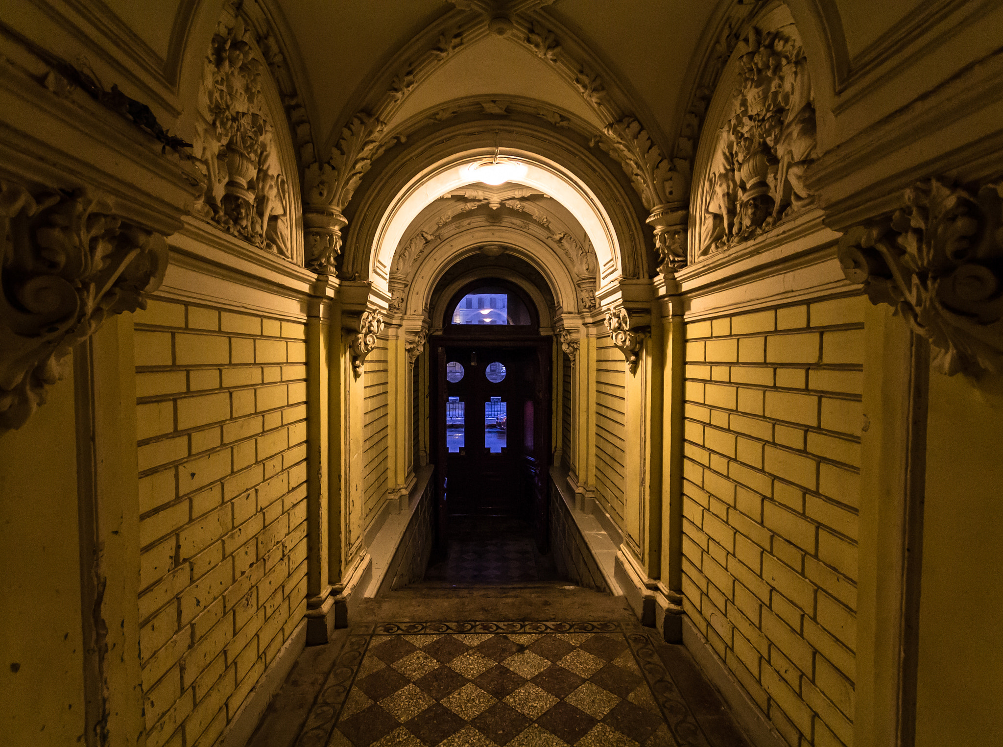 Sigma 10-20mm F3.5 EX DC HSM sample photo. Entrance photography