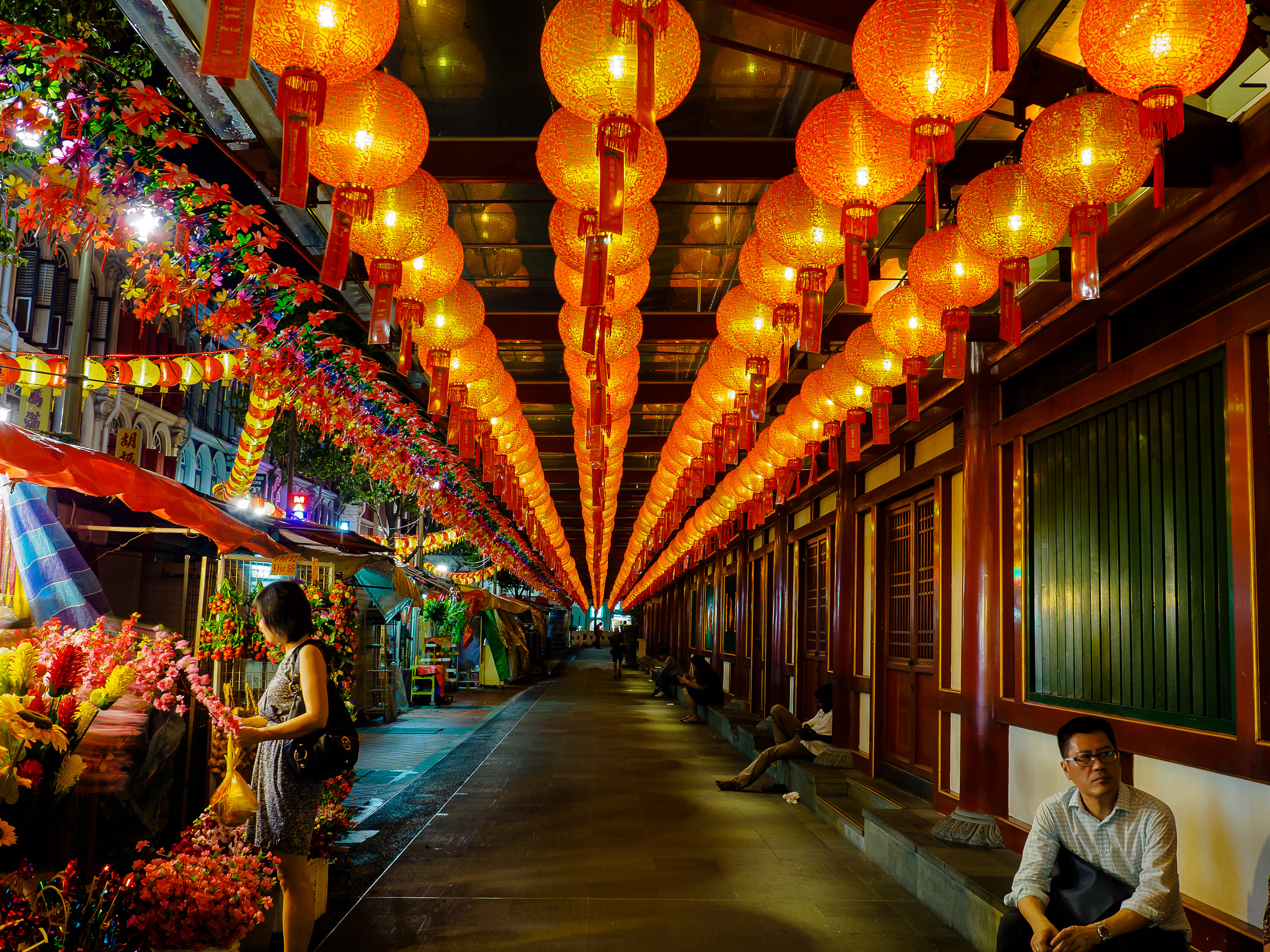 Olympus OM-D E-M5 II + Olympus M.Zuiko Digital 17mm F2.8 Pancake sample photo. Buddhist tooth relic temple photography