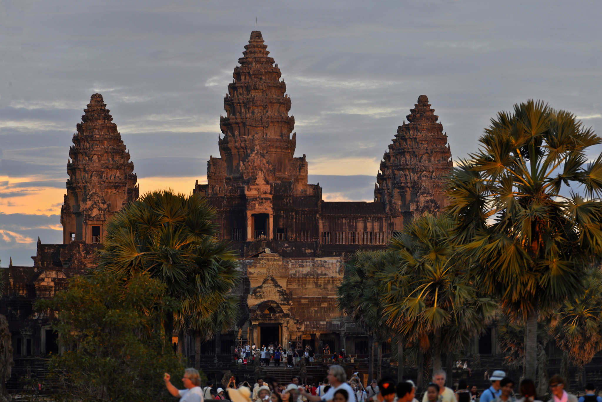 Sigma 18-200mm F3.5-6.3 II DC OS HSM sample photo. Angkor wat, cambodia photography