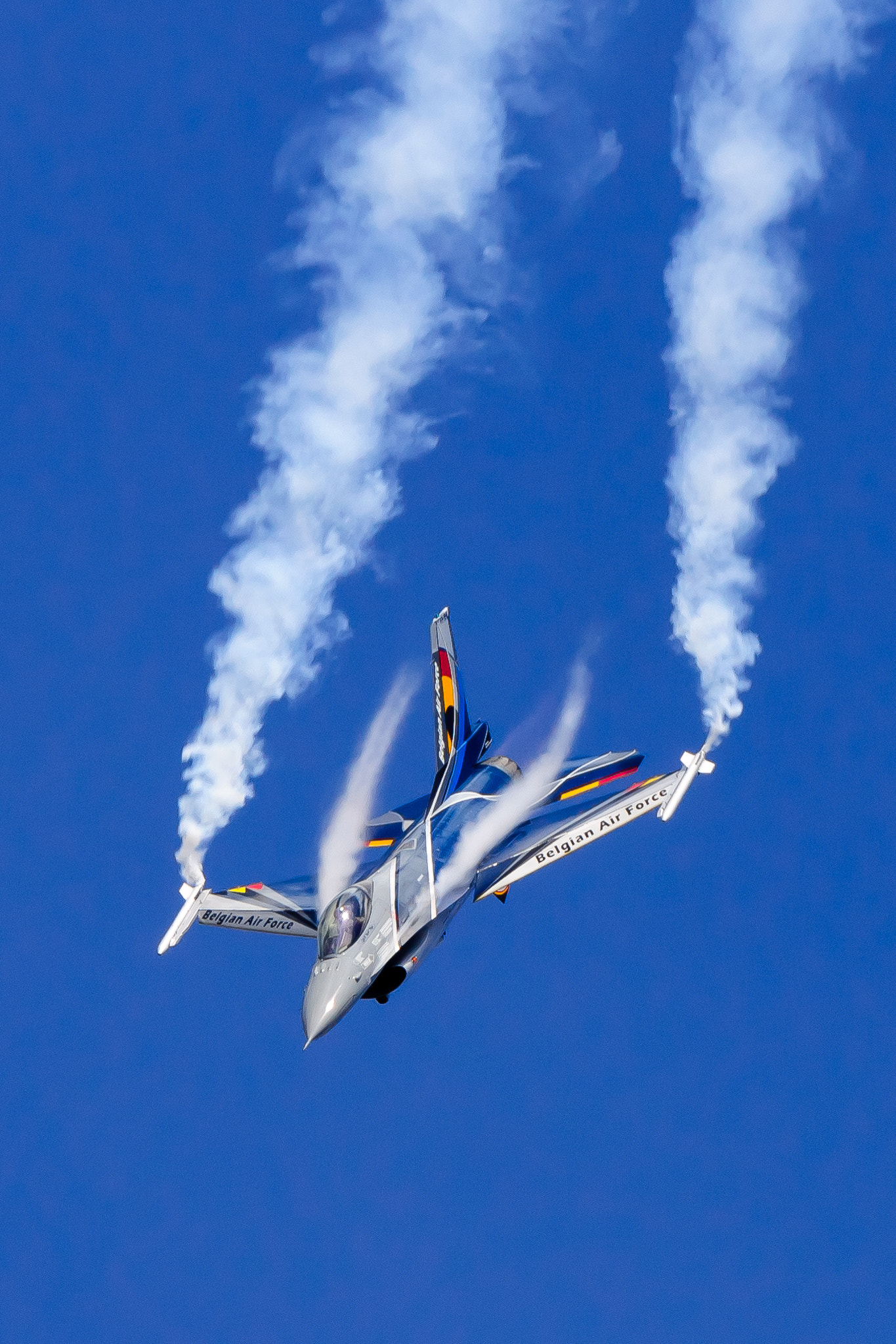 Sony 70-300mm F4.5-5.6 G SSM sample photo. F-16 diving photography