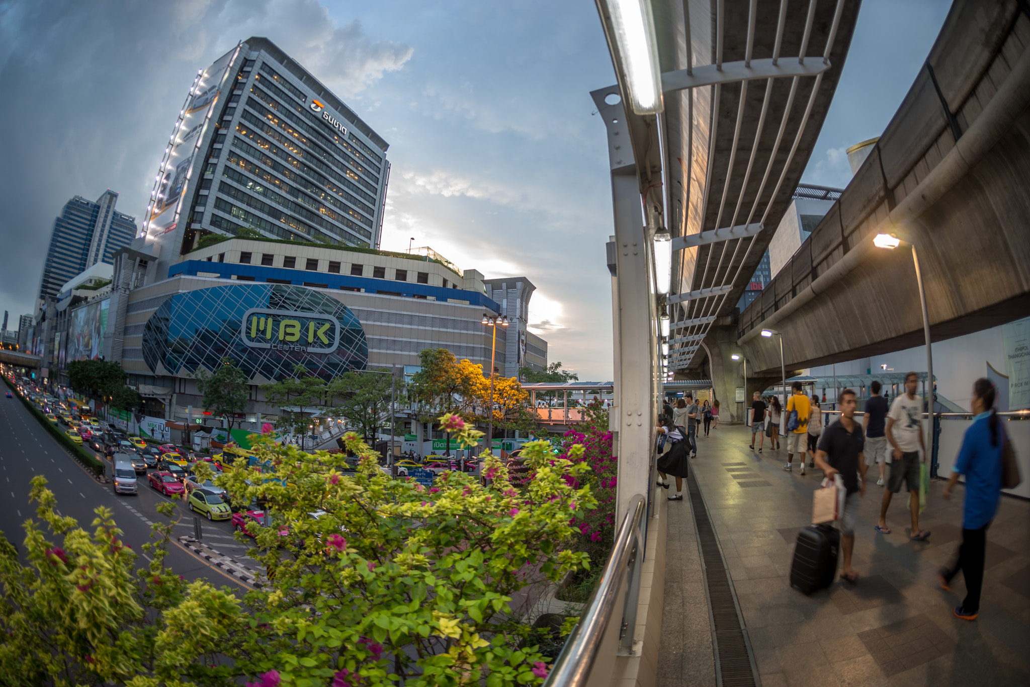 Sony a99 II + Sigma 15mm F2.8 EX DG Diagonal Fisheye sample photo. Mbk bangkok photography