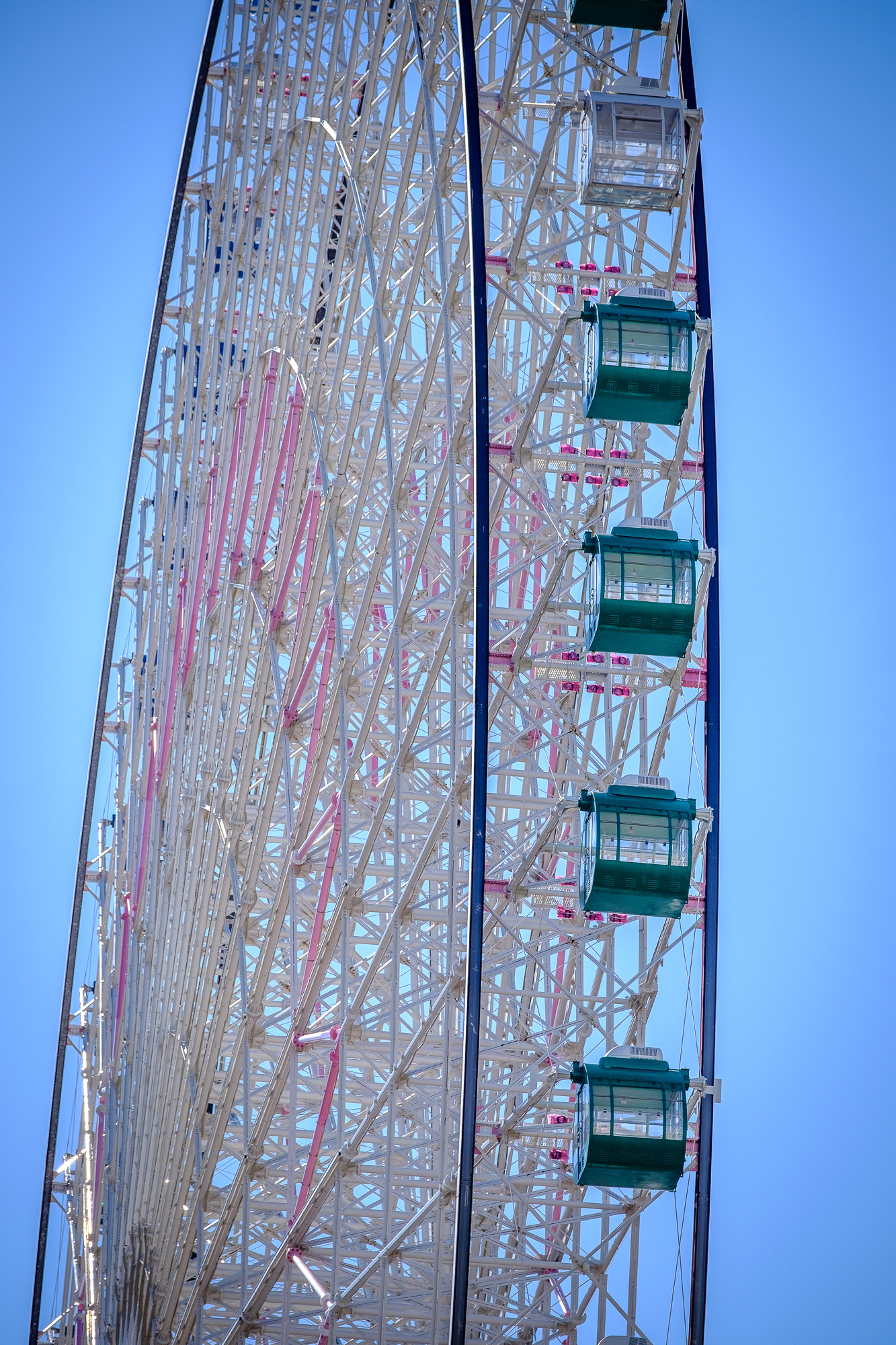 Fujifilm X-T10 + Fujifilm XF 50-140mm F2.8 R LM OIS WR sample photo. Ferris wheel photography