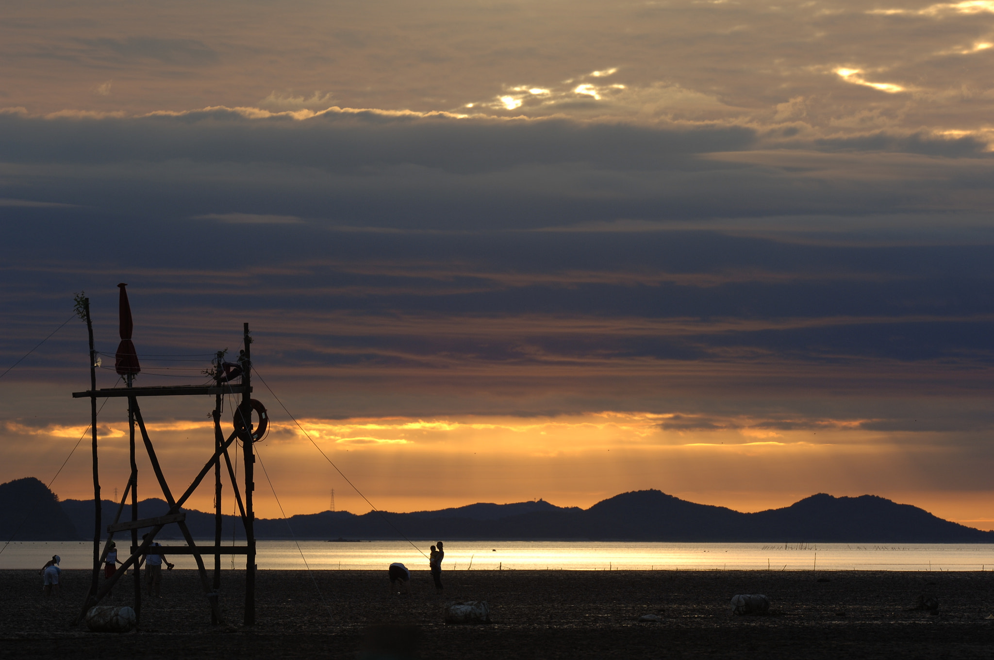 Nikon D2X + Nikon AF-S Nikkor 200mm F2G ED-IF VR sample photo. The sunset with his son photography