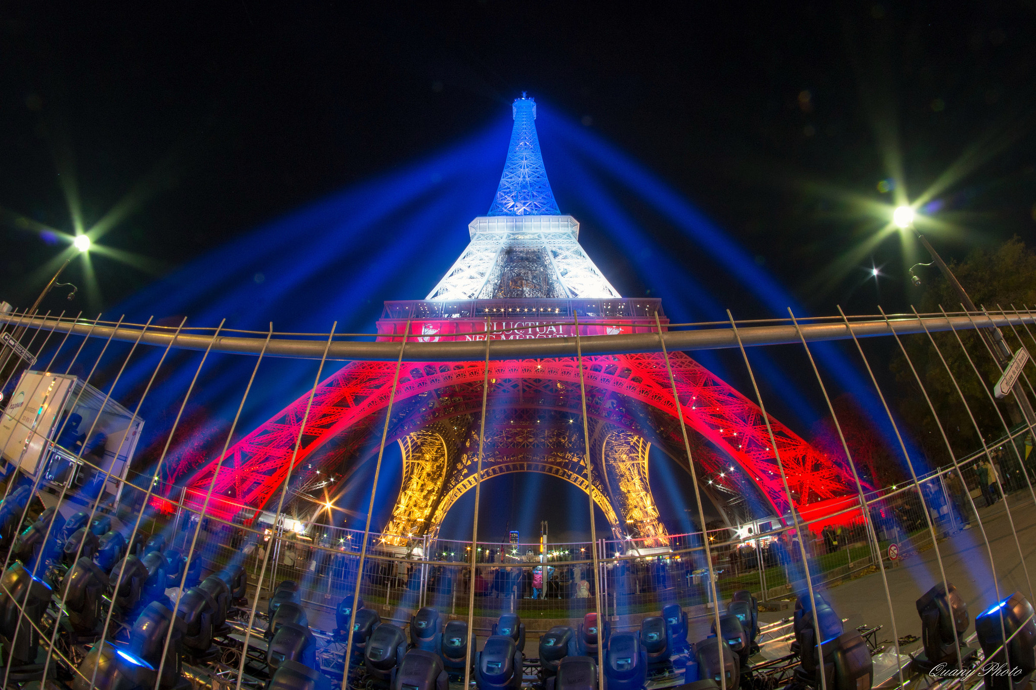 Nikon D800 + Samyang 8mm F3.5 Aspherical IF MC Fisheye sample photo. Eiffel tower photography