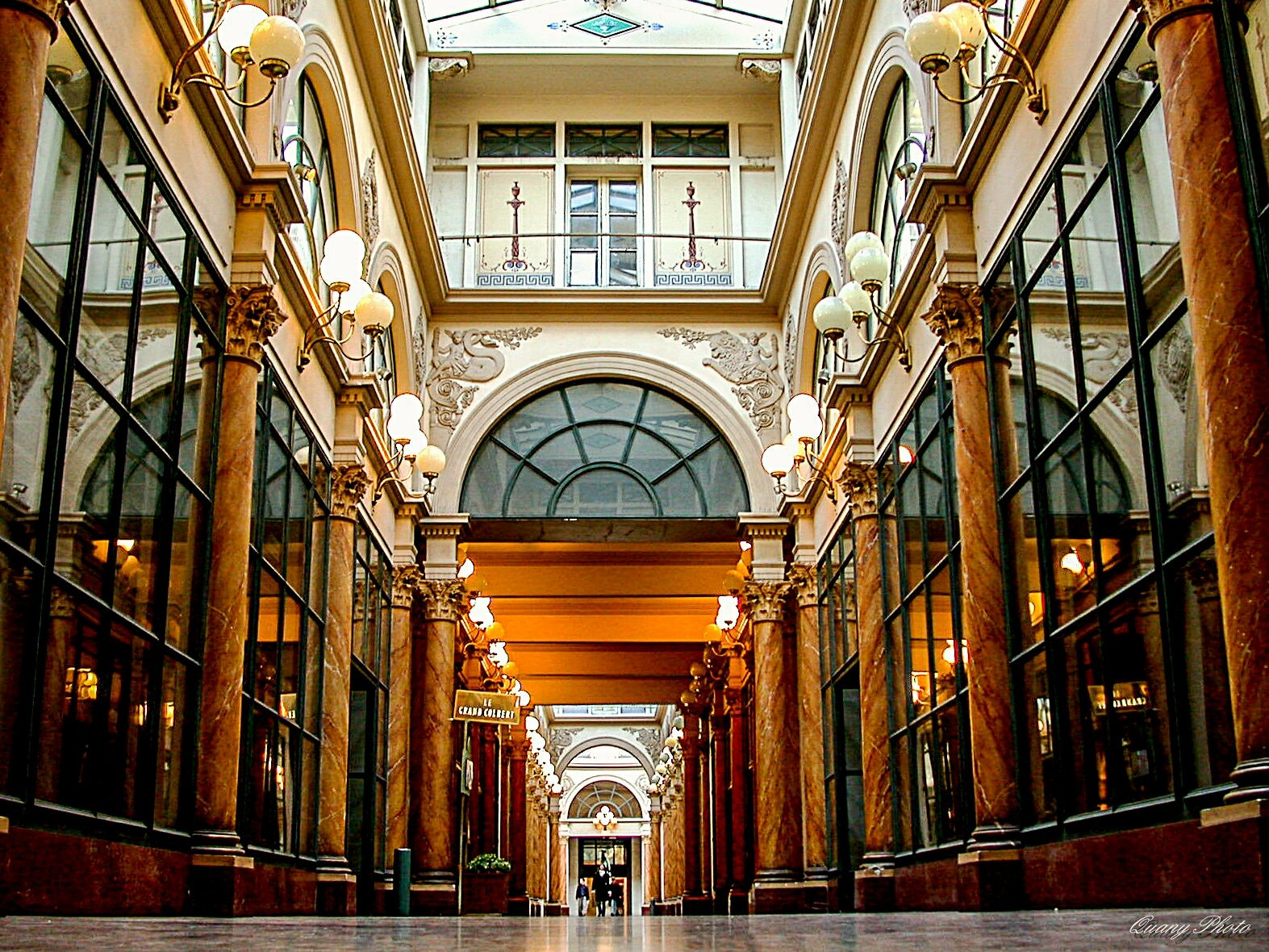 Nikon E995 sample photo. Paris passage photography