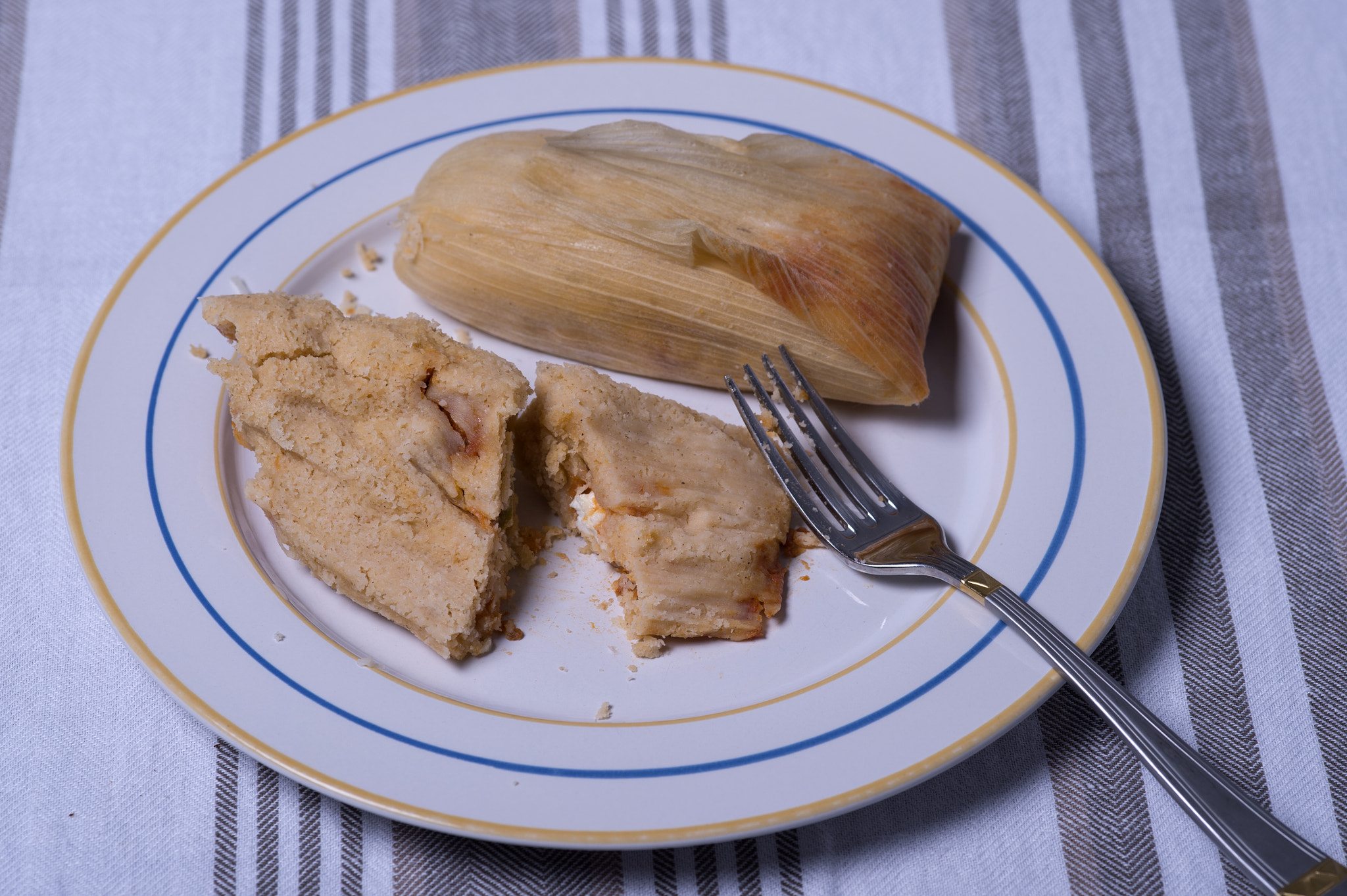 Nikon D4 + Sigma 105mm F2.8 EX DG Macro sample photo. Tamal de rajas con queso / red tamale with chili and cheese photography