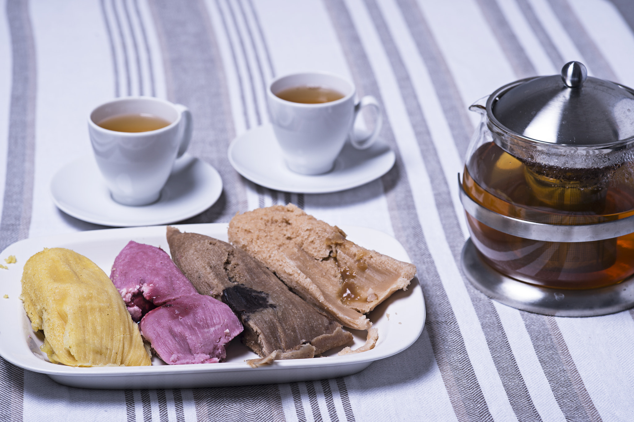 Nikon D4 + Sigma 105mm F2.8 EX DG Macro sample photo. Tamales dulces con té / sweet tamale with tea photography