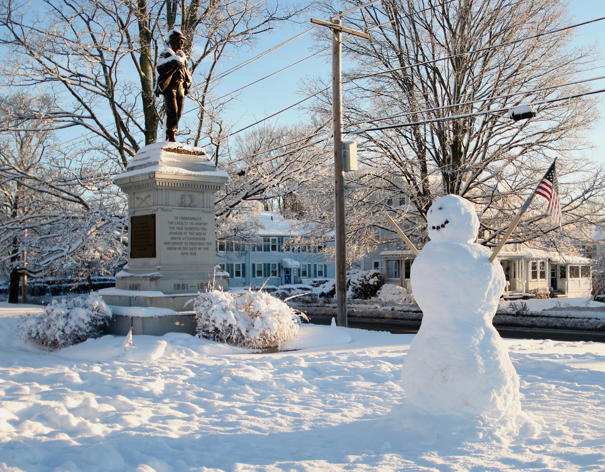 Sigma 18-125mm F3.8-5.6 DC OS HSM sample photo. The snowman and the statue photography