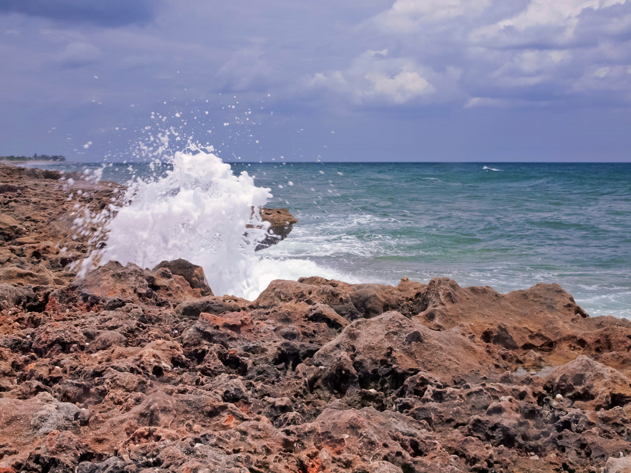 Olympus E-600 (EVOLT E-600) + OLYMPUS 14-42mm Lens sample photo. Big splash on a dismal day photography