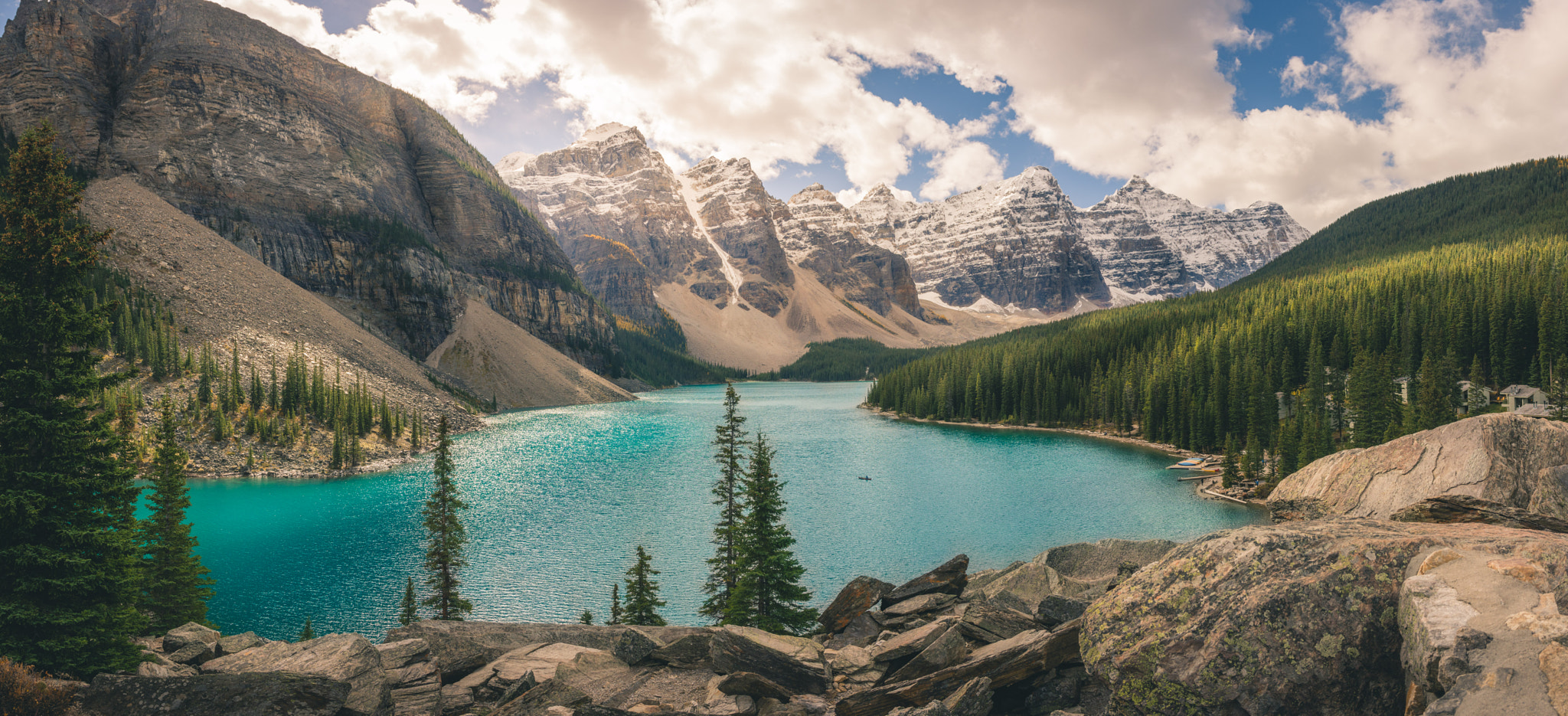 Sigma 17-70mm F2.8-4 DC Macro OS HSM | C sample photo. Moraine lake photography