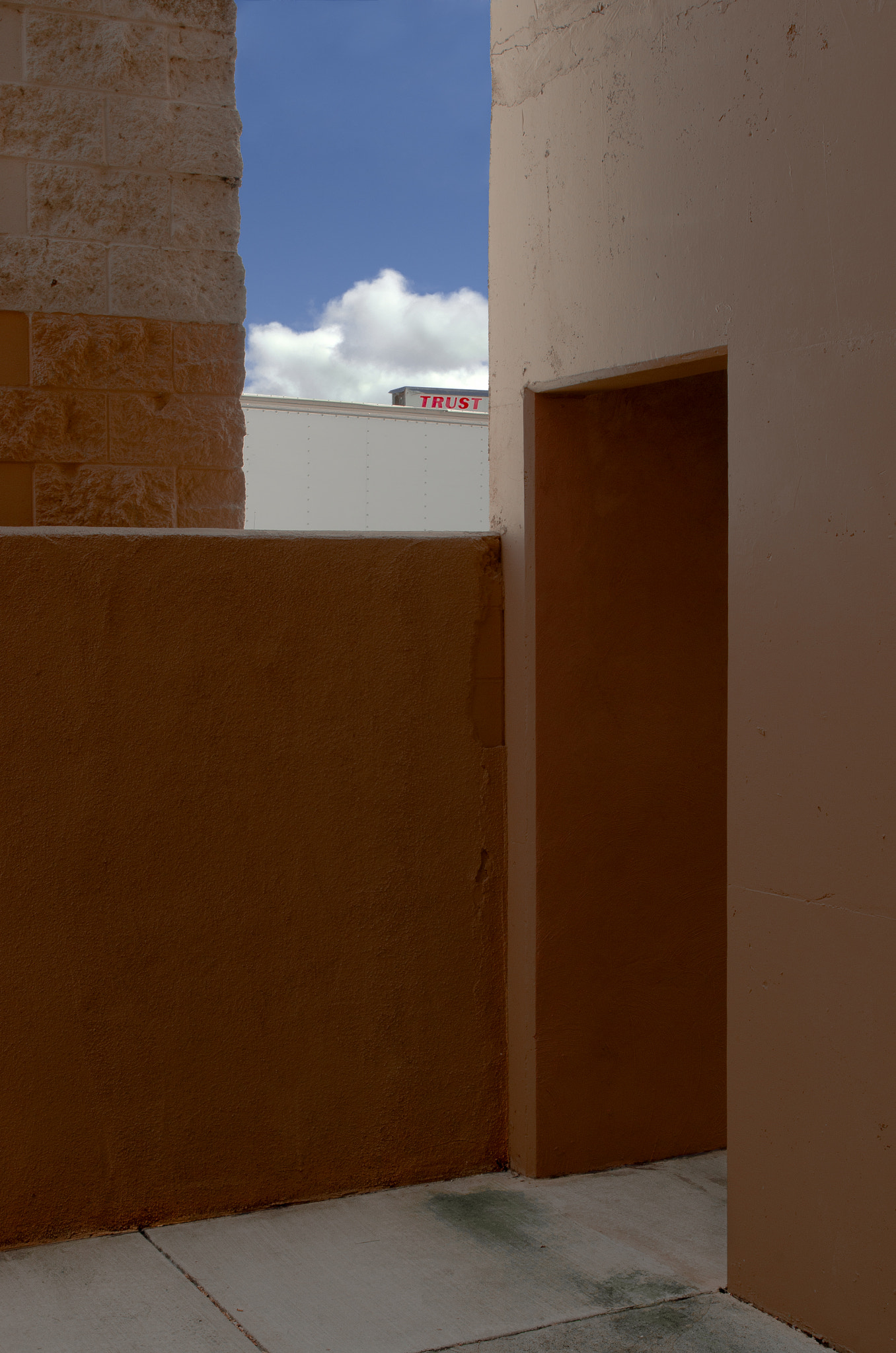 Pentax smc DA 18-55mm F3.5-5.6 AL WR sample photo. Trust photography