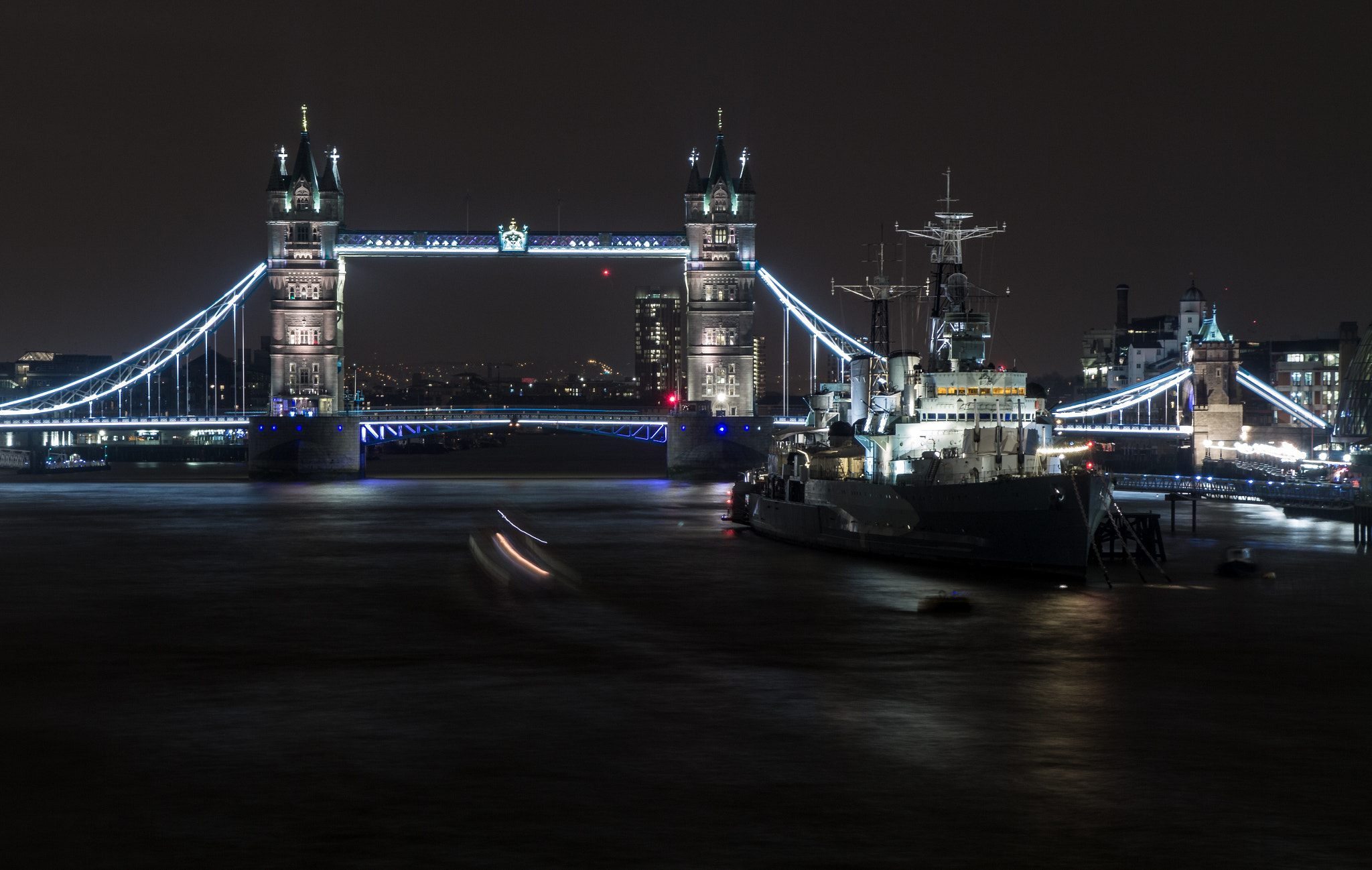 Canon EOS 600D (Rebel EOS T3i / EOS Kiss X5) + Tamron 16-300mm F3.5-6.3 Di II VC PZD Macro sample photo. London by night photography