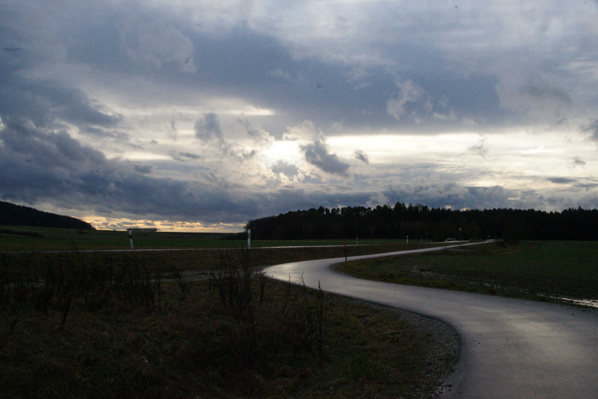 Minolta AF 35-70mm F3.5-4.5 [II] sample photo. Winding road photography