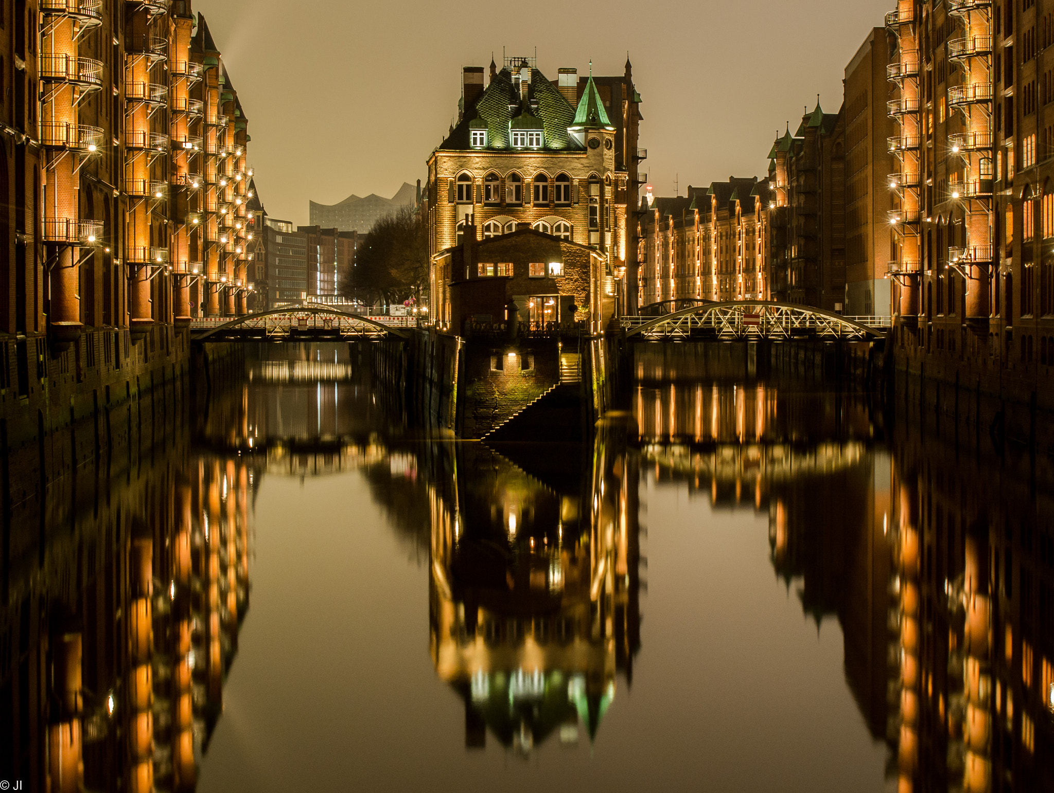 Olympus OM-D E-M5 sample photo. Speicherstadt hamburg photography