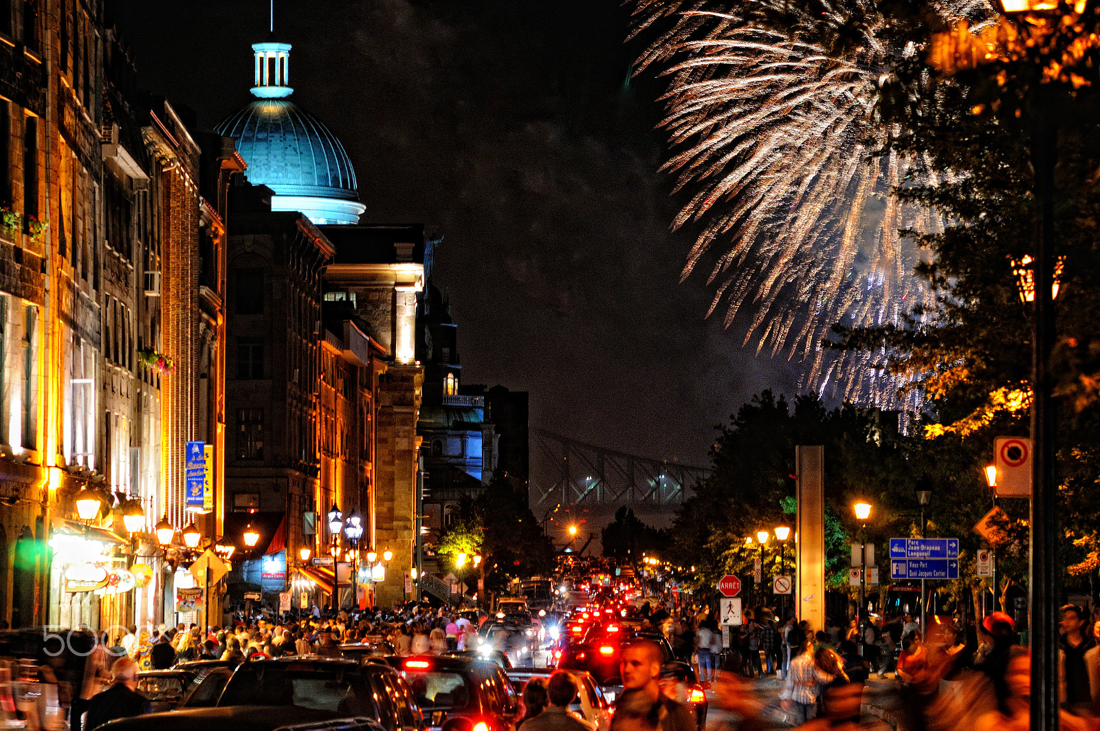 Nikon D300 + Nikon AF Nikkor 85mm F1.4D sample photo. Fireworks in vieux-montreal photography