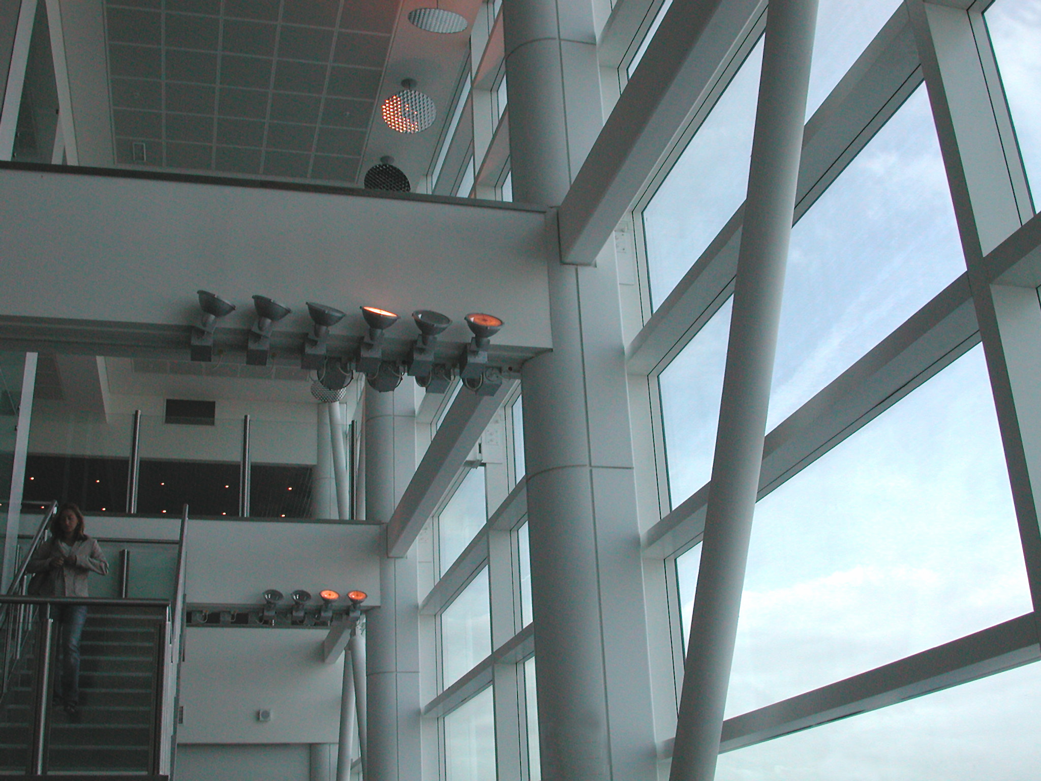 Nikon E990 sample photo. Airport architecture lighting photography