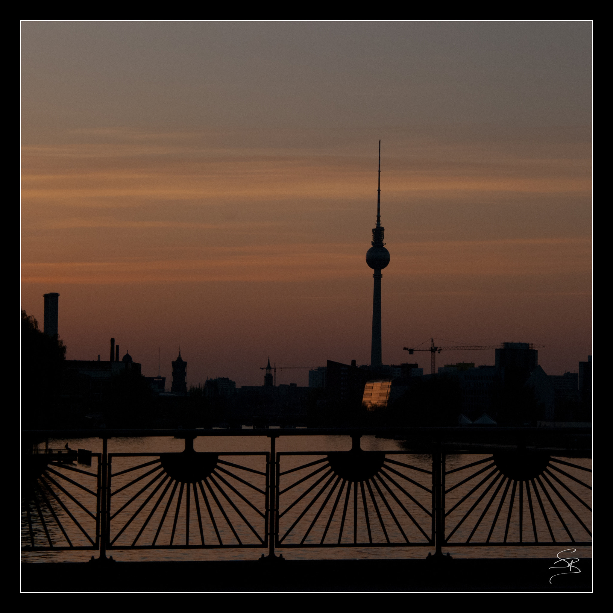 Nikon D80 + Tamron AF 28-300mm F3.5-6.3 XR Di VC LD Aspherical (IF) Macro sample photo. Berlin sunset ii photography