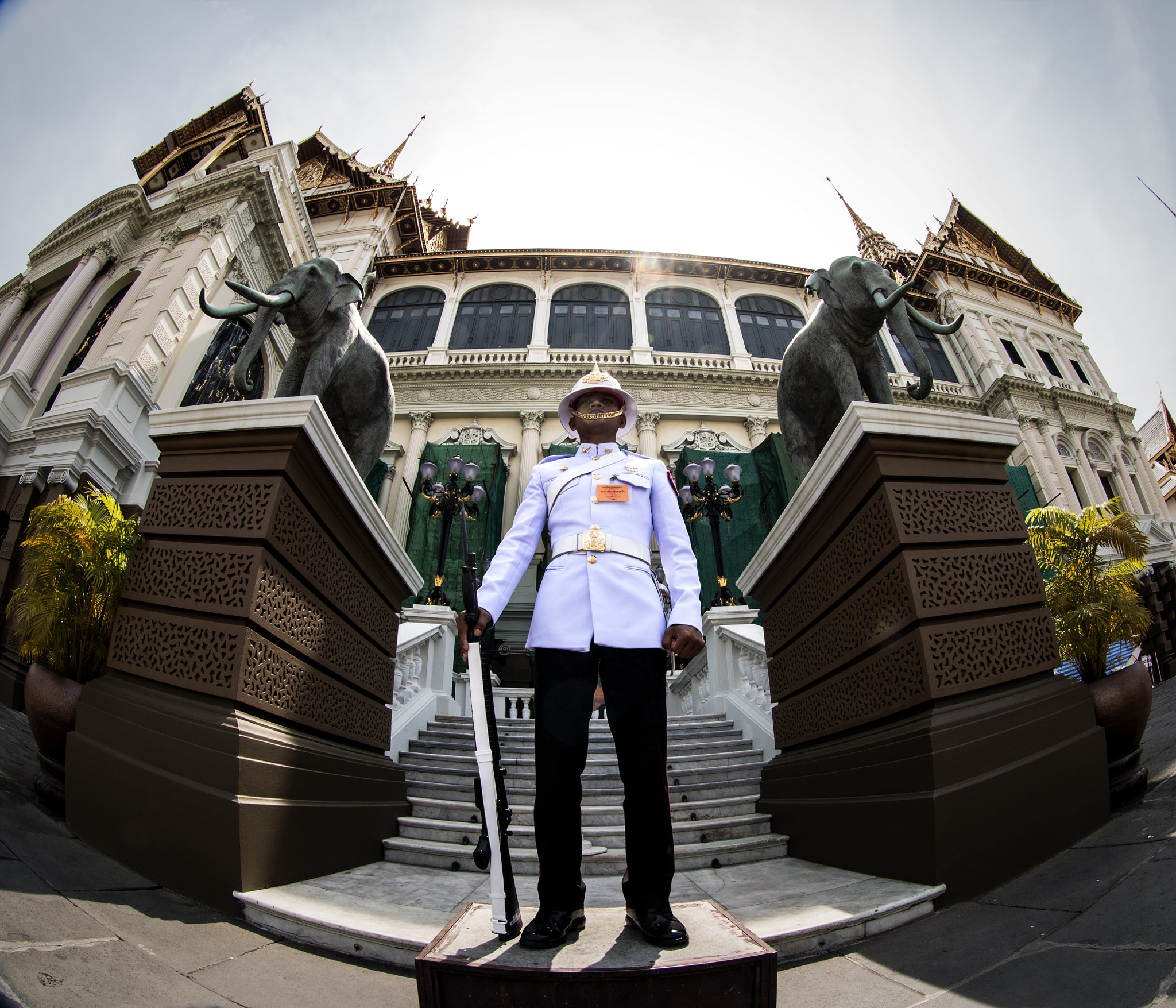 Canon EF 8-15mm F4L Fisheye USM sample photo. The entrance gard ! photography