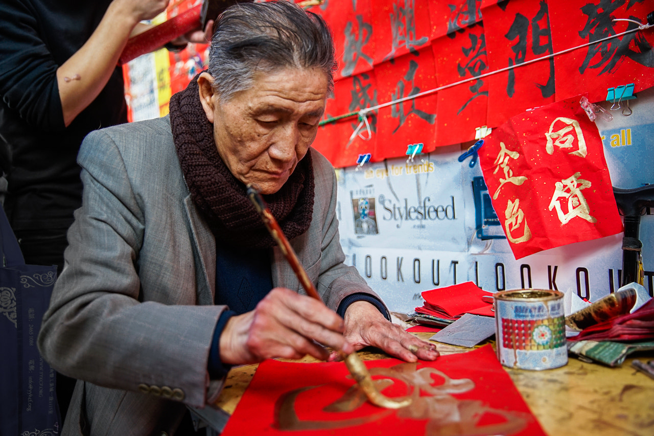 24-70mm F2.8 OSS sample photo. Handwriting new year couplets. photography