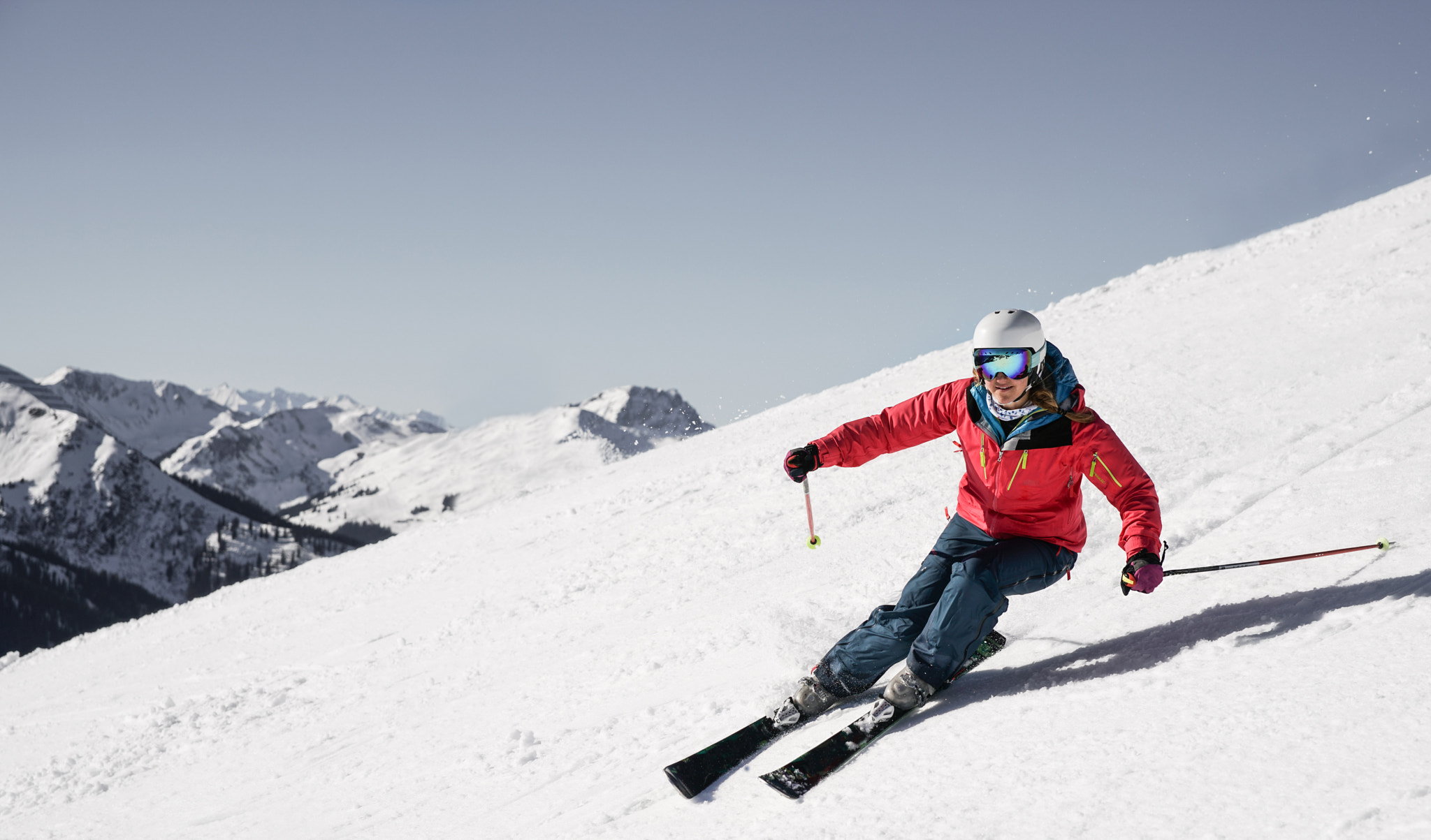Sony Vario-Sonnar T* 24-70mm F2.8 ZA SSM II sample photo. Skier races on the piste in austria photography