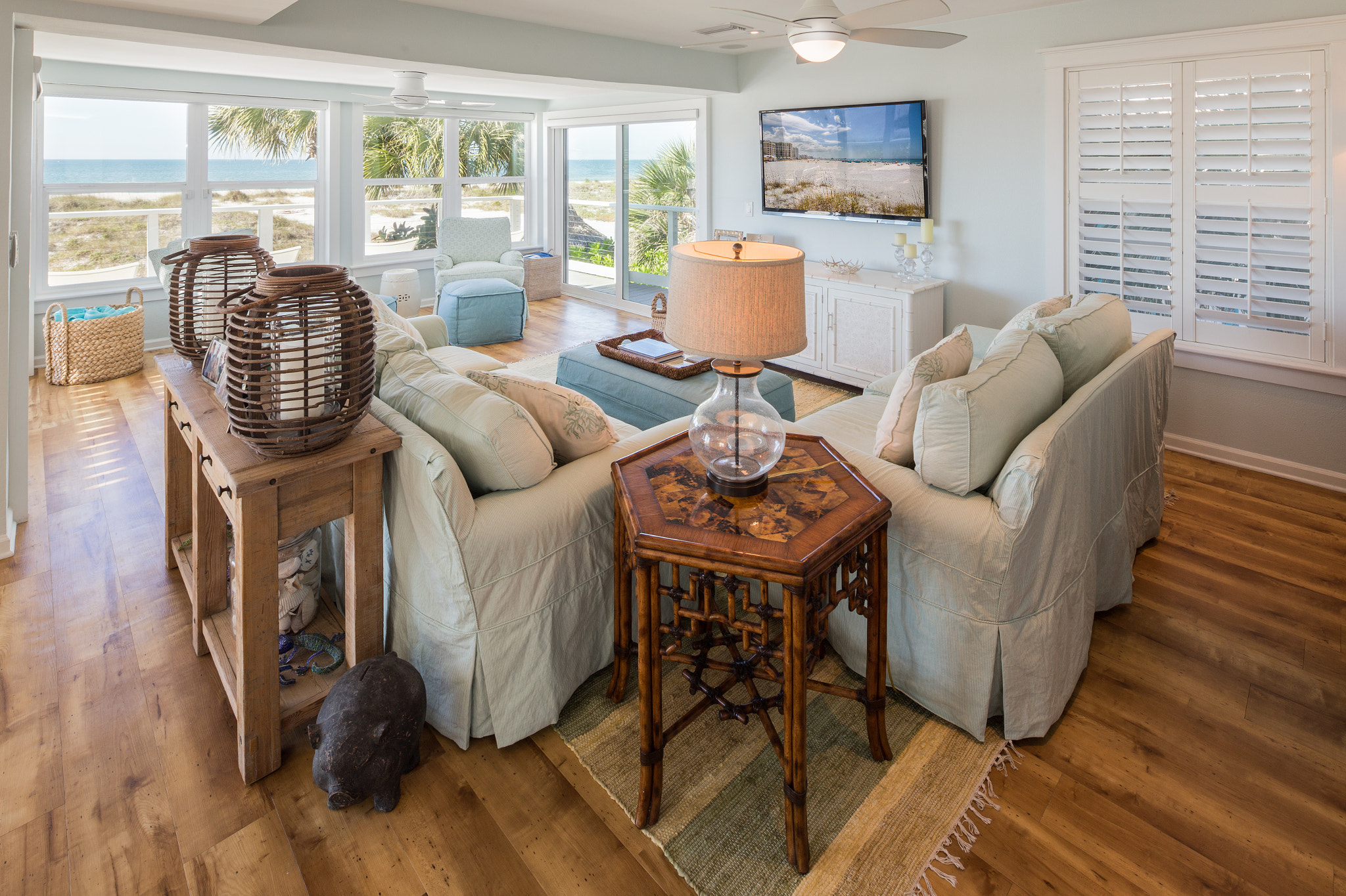 Canon TS-E 17mm F4L Tilt-Shift sample photo. Family room photography