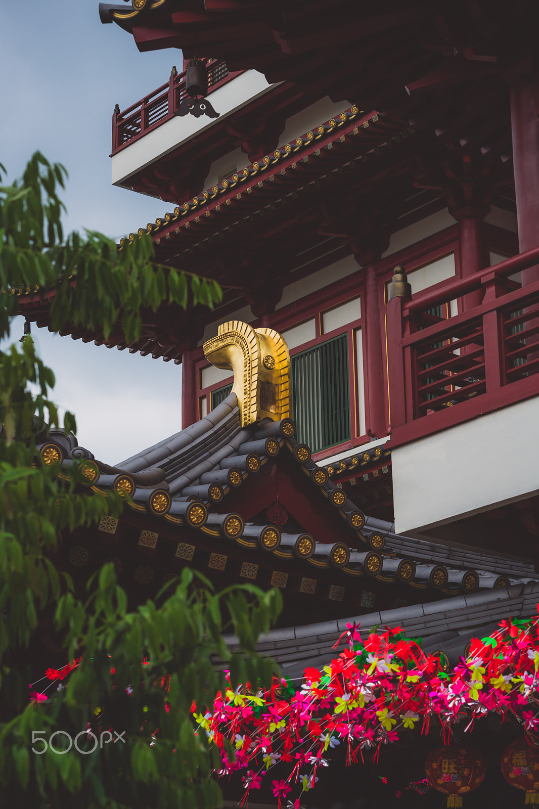 Sony Alpha DSLR-A850 + Minolta AF 80-200mm F2.8 HS-APO G sample photo. Buddhist temple photography