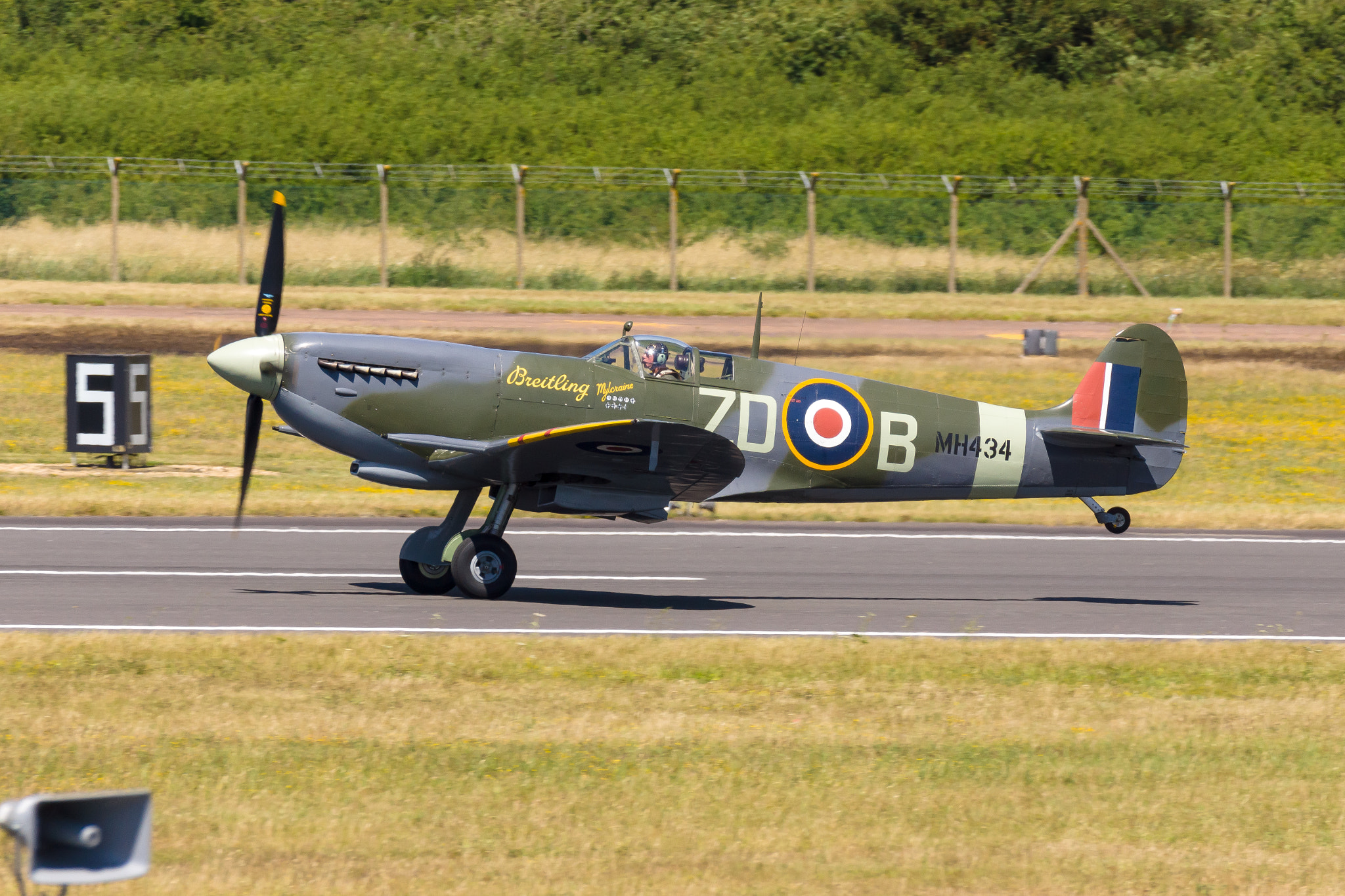 Sony 70-300mm F4.5-5.6 G SSM sample photo. Spitfire mk ix photography